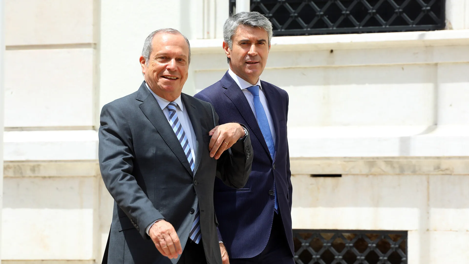 Carlos César reeleito presidente do PS com 89,9% dos votos