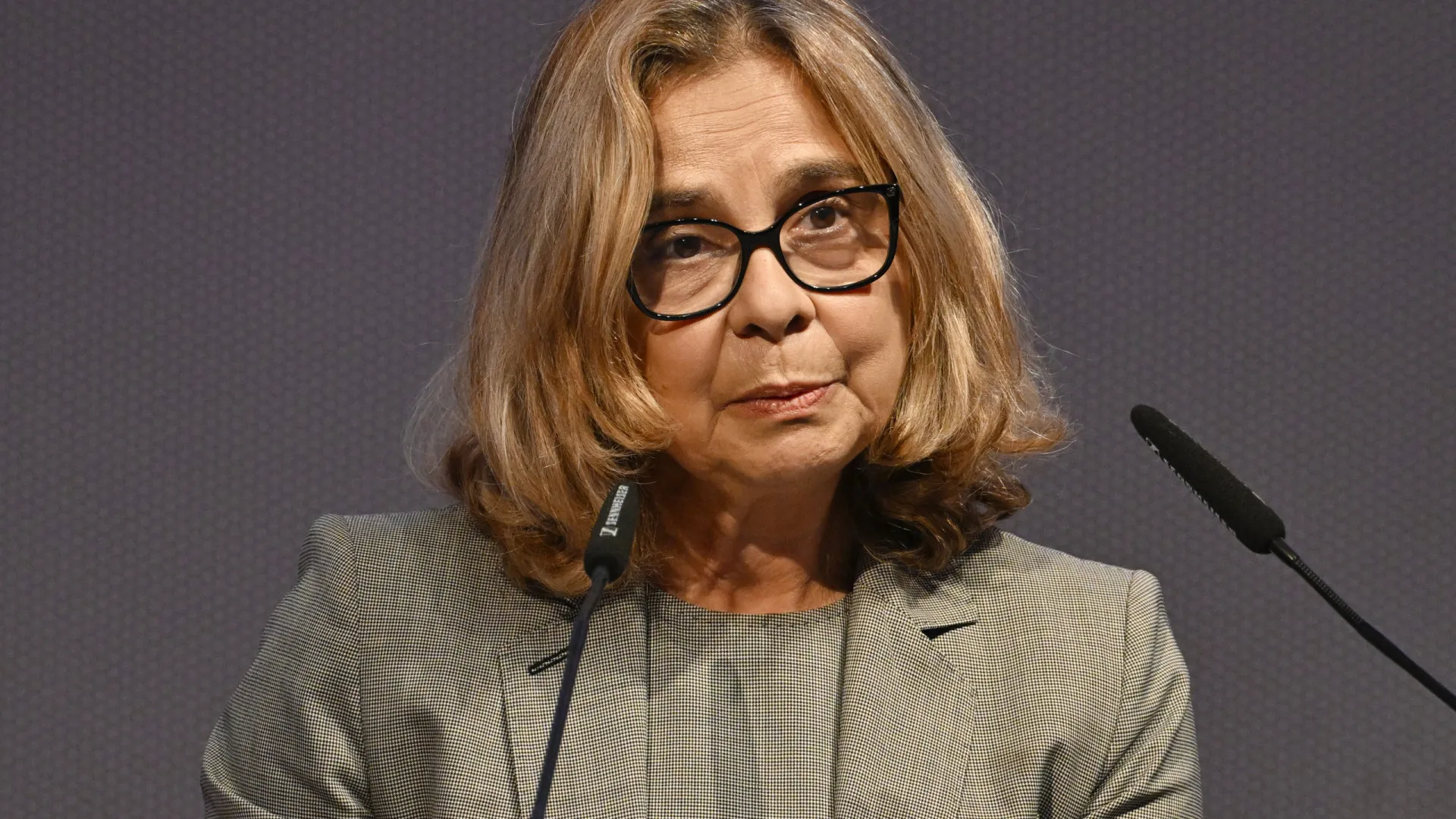 
                    Ministra da Saúde admite mudanças na lei para reduzir listas de espera
                