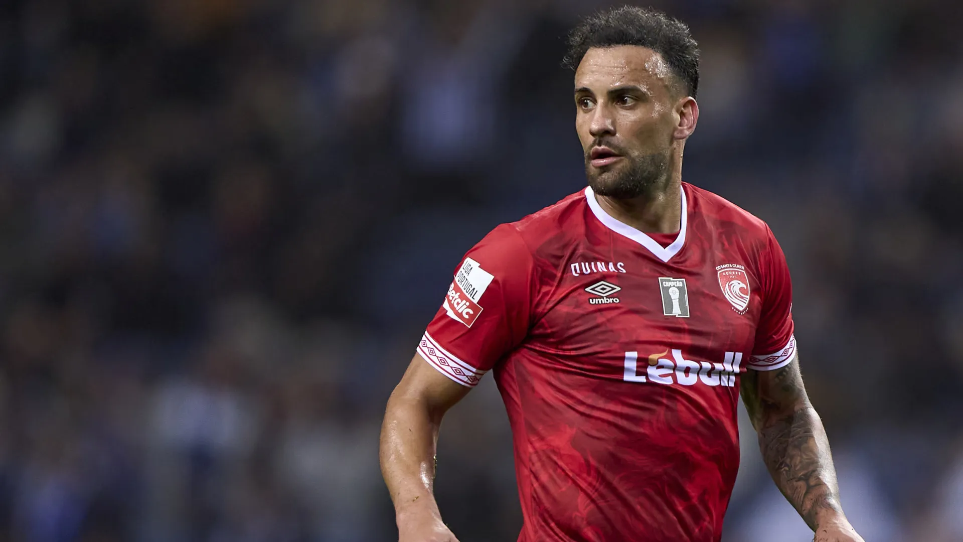 
                    Oficial: Luís Rocha regressa ao Vizela e assina até 2027
                