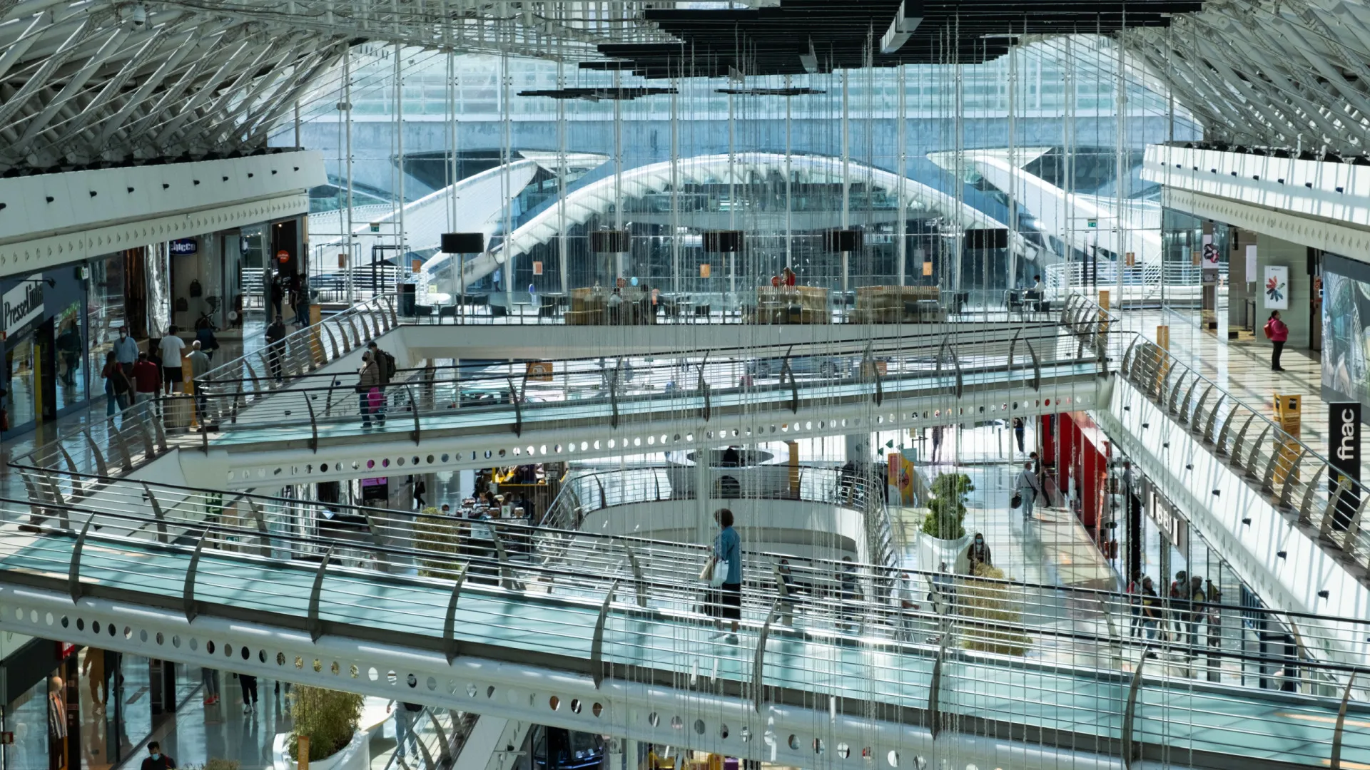 
                    Incêndio deflagra em conduta de extração no Centro Comercial Vasco da Gama
                