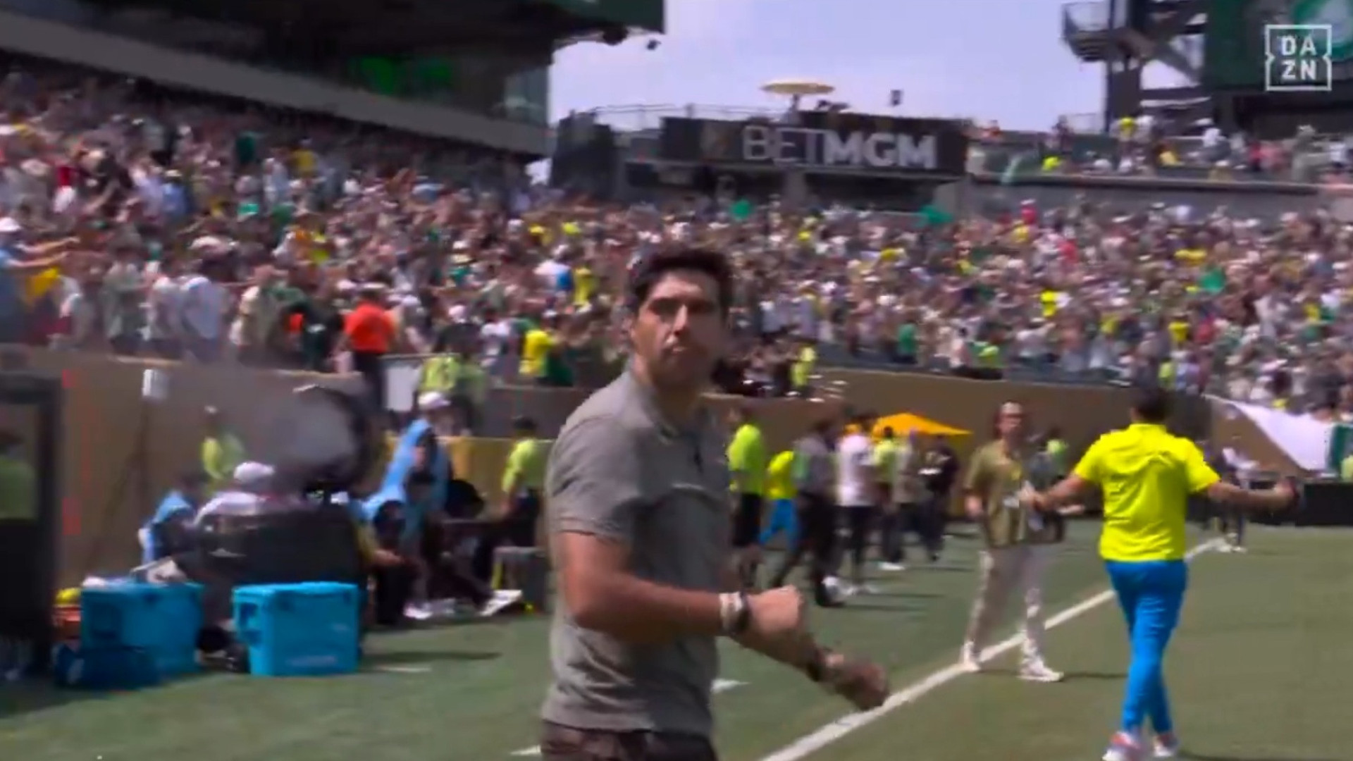 Palmeiras garantiu ‘quartos’ do Mundial e Abel Ferreira festejou assim