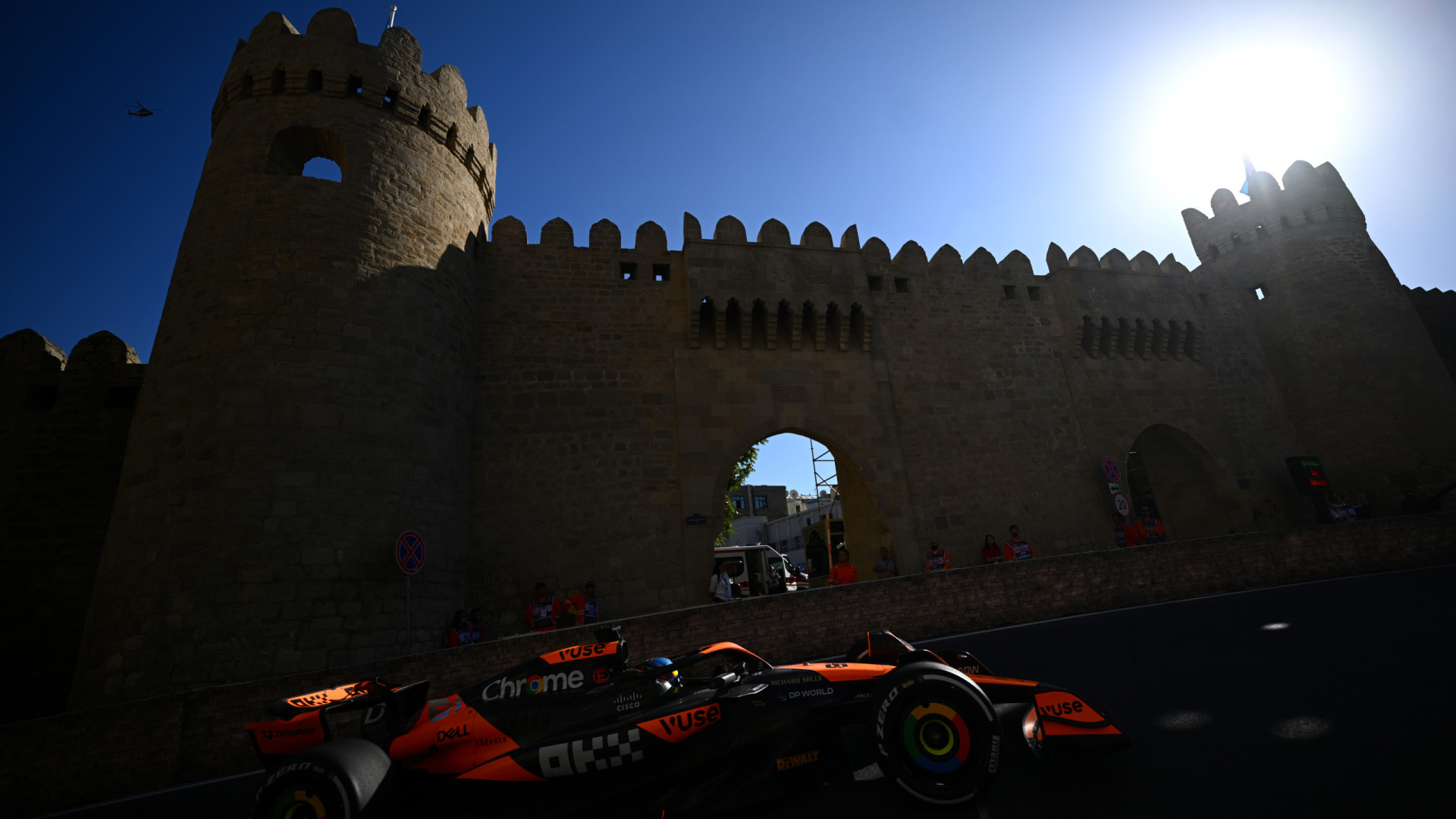 GP do Azerbaijão de Fórmula 1 muda de domingo para sábado em 2026
