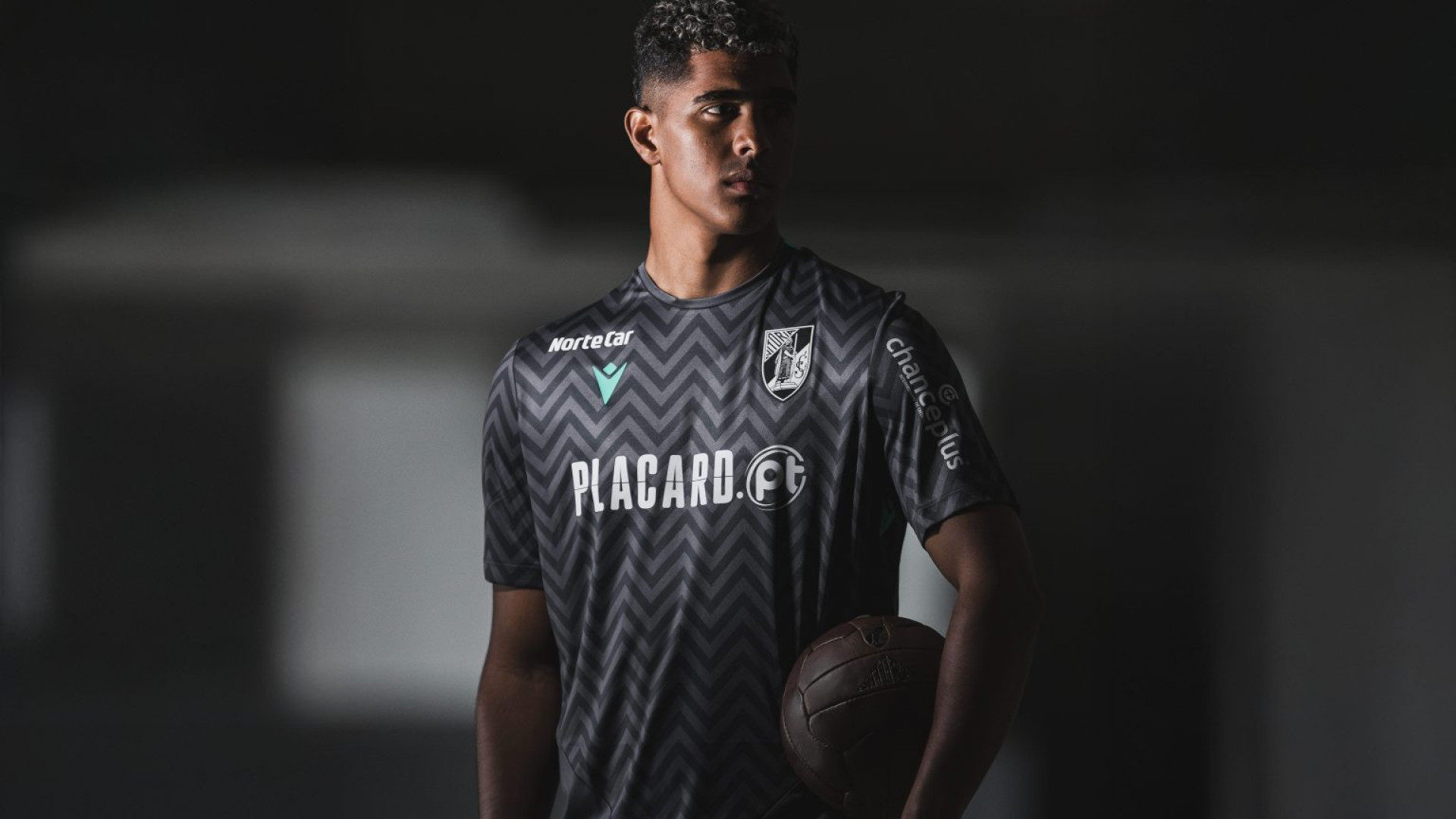 Oficial: Guarda-redes Juan Castillo reforça Vitória SC até 2029