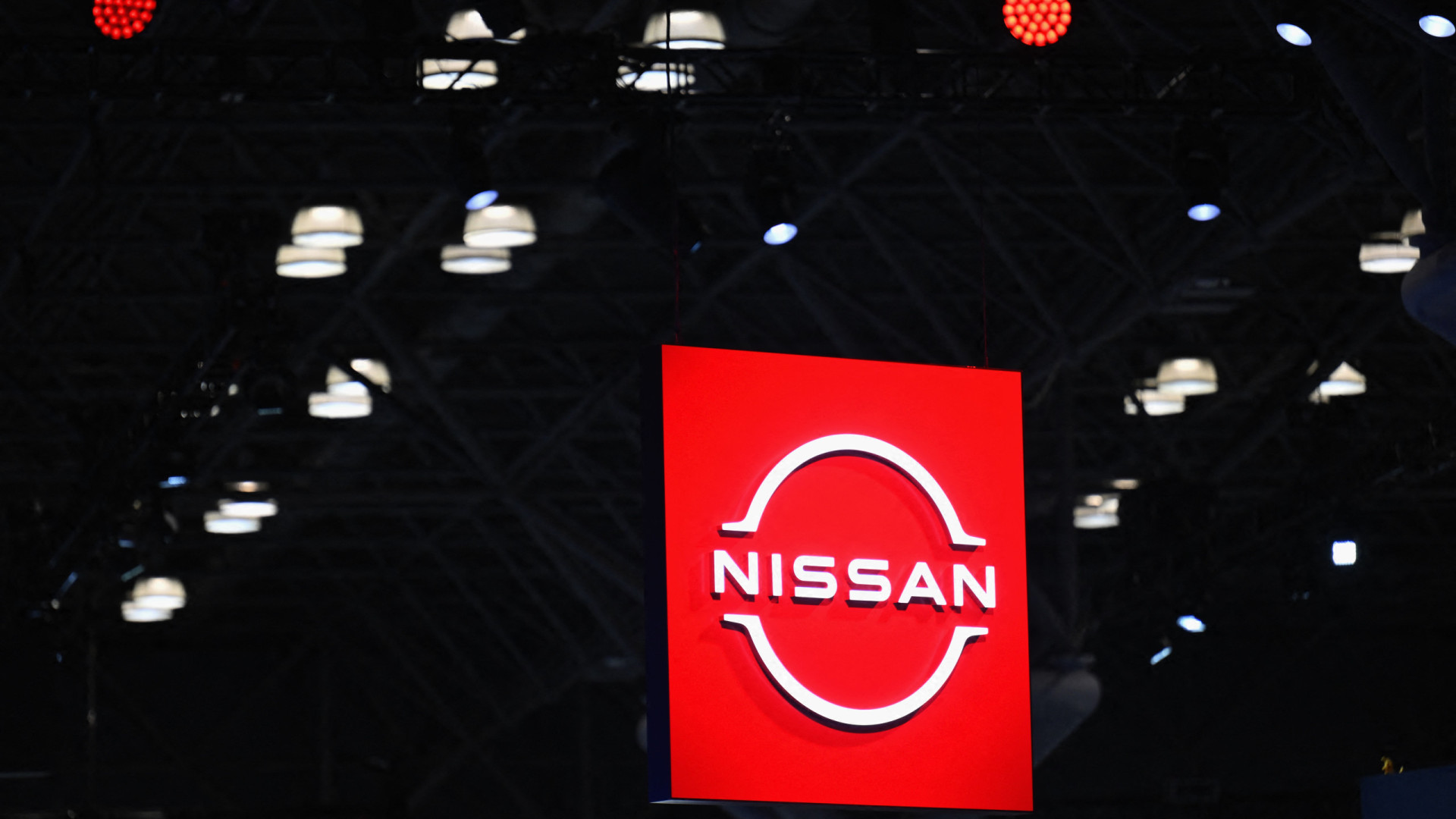 Nissan despede mais de duas centenas de funcionários no Reino Unido