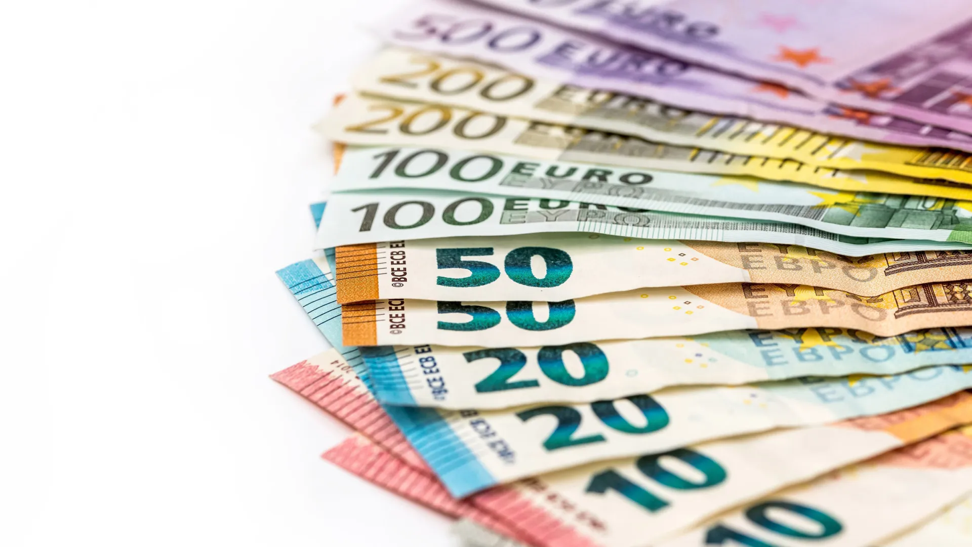 
                    BEI vai financiar empresas para apoios à eficiência energética
                