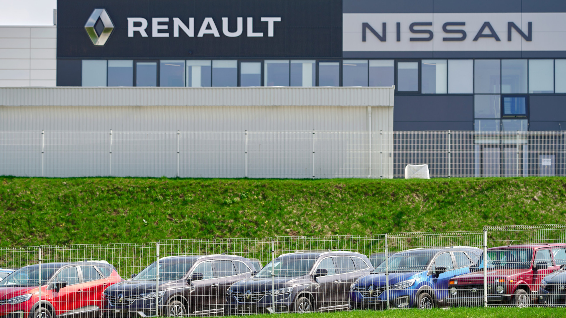 Renault vai registar prejuízo milionário na participação na Nissan
