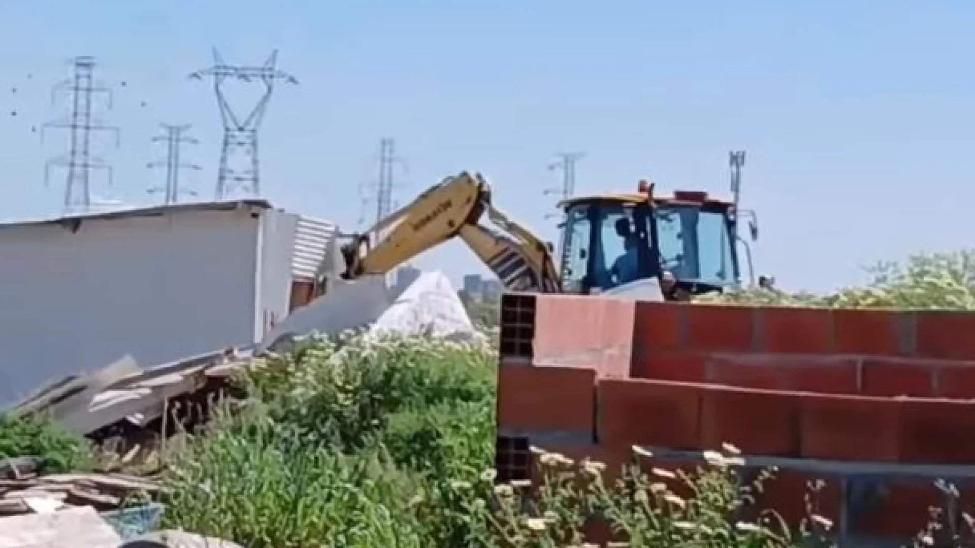 
                    Interposta ação para impedir demolição de construções precárias em Loures
                