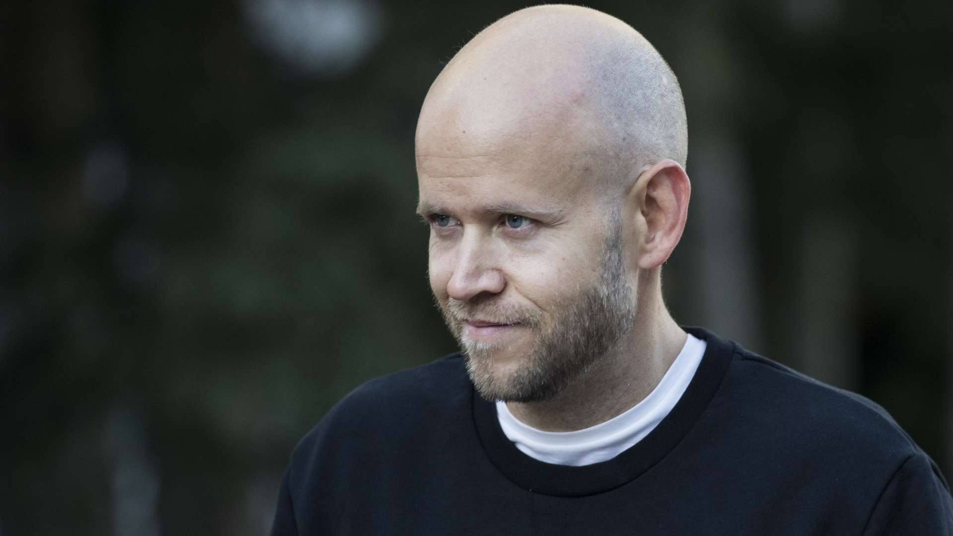 Dono do Spotify investe milhões em empresa militar. Artistas protestam
