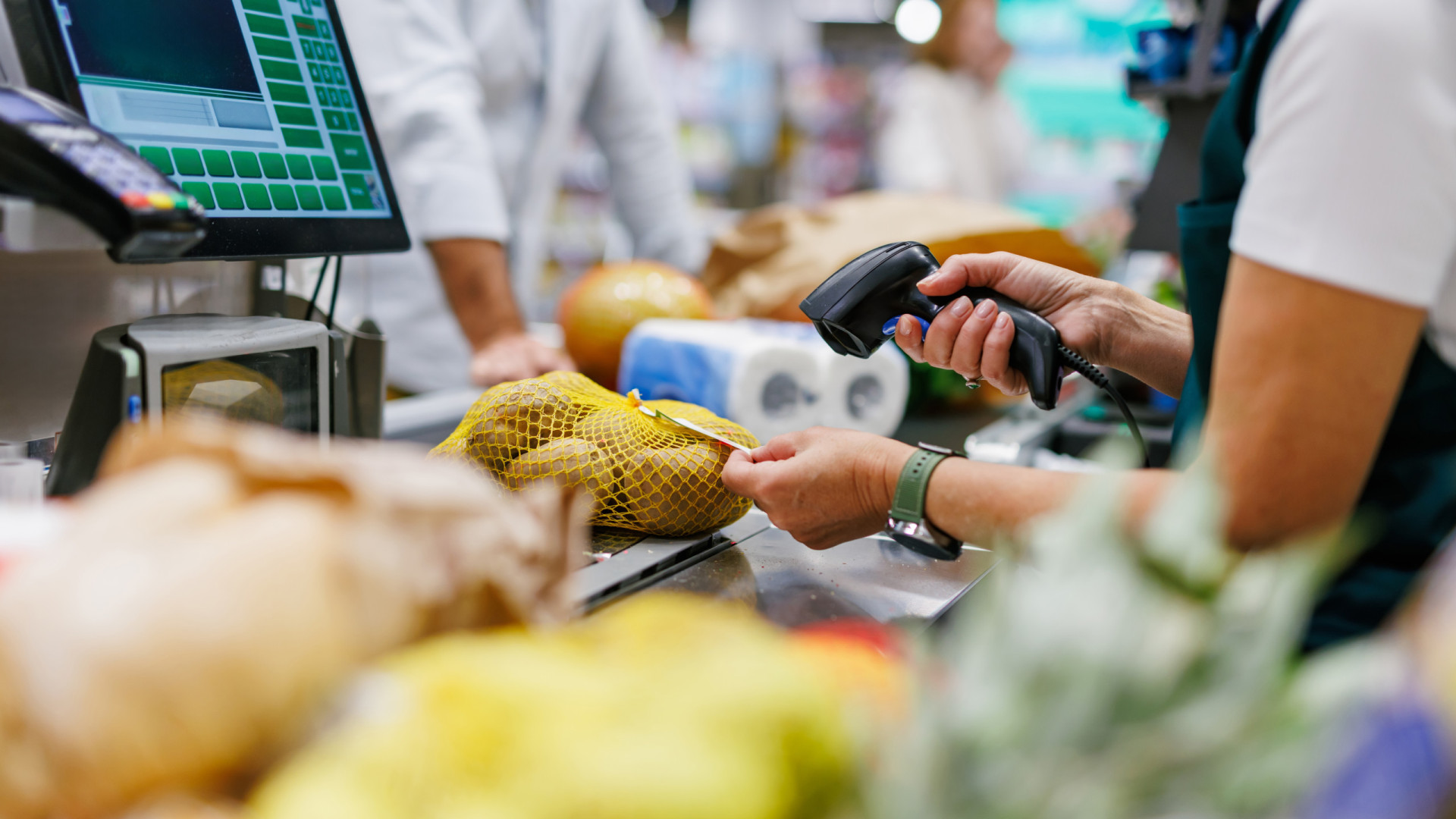 Cabaz alimentar volta a ficar mais caro. Há um ano custava menos 11 euros