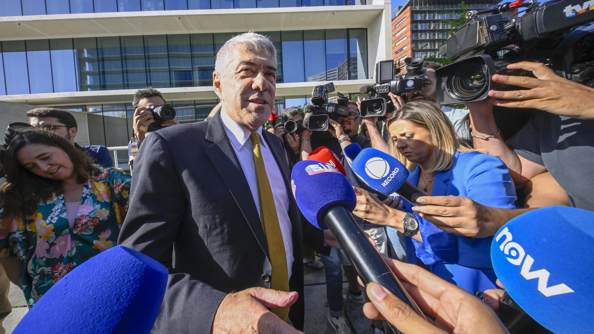 
                    Marquês. Julgamento interrompido após OA nomear advogado sem oficializar
                