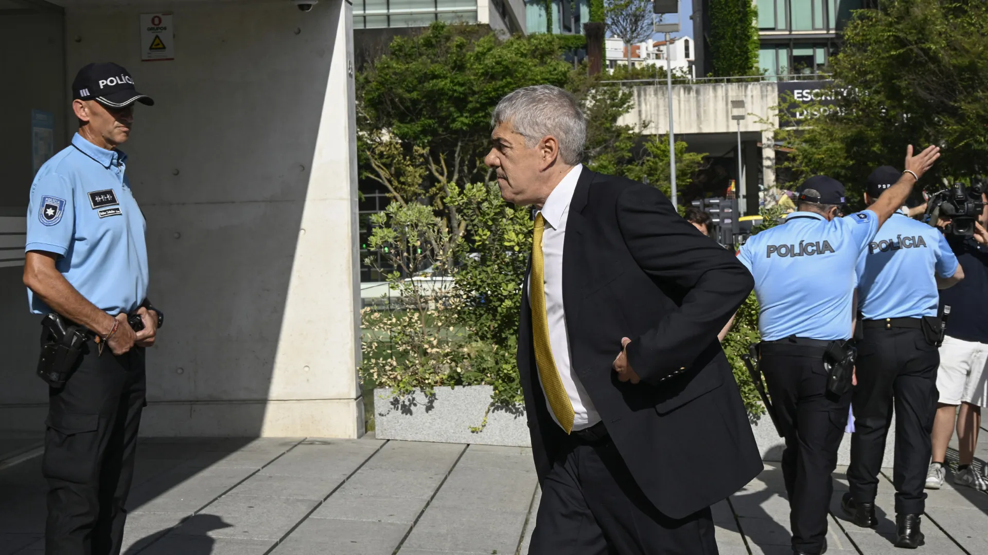 
                    Sócrates insistiu que Vara fosse para a CGD, diz ex-ministro das Finanças
                