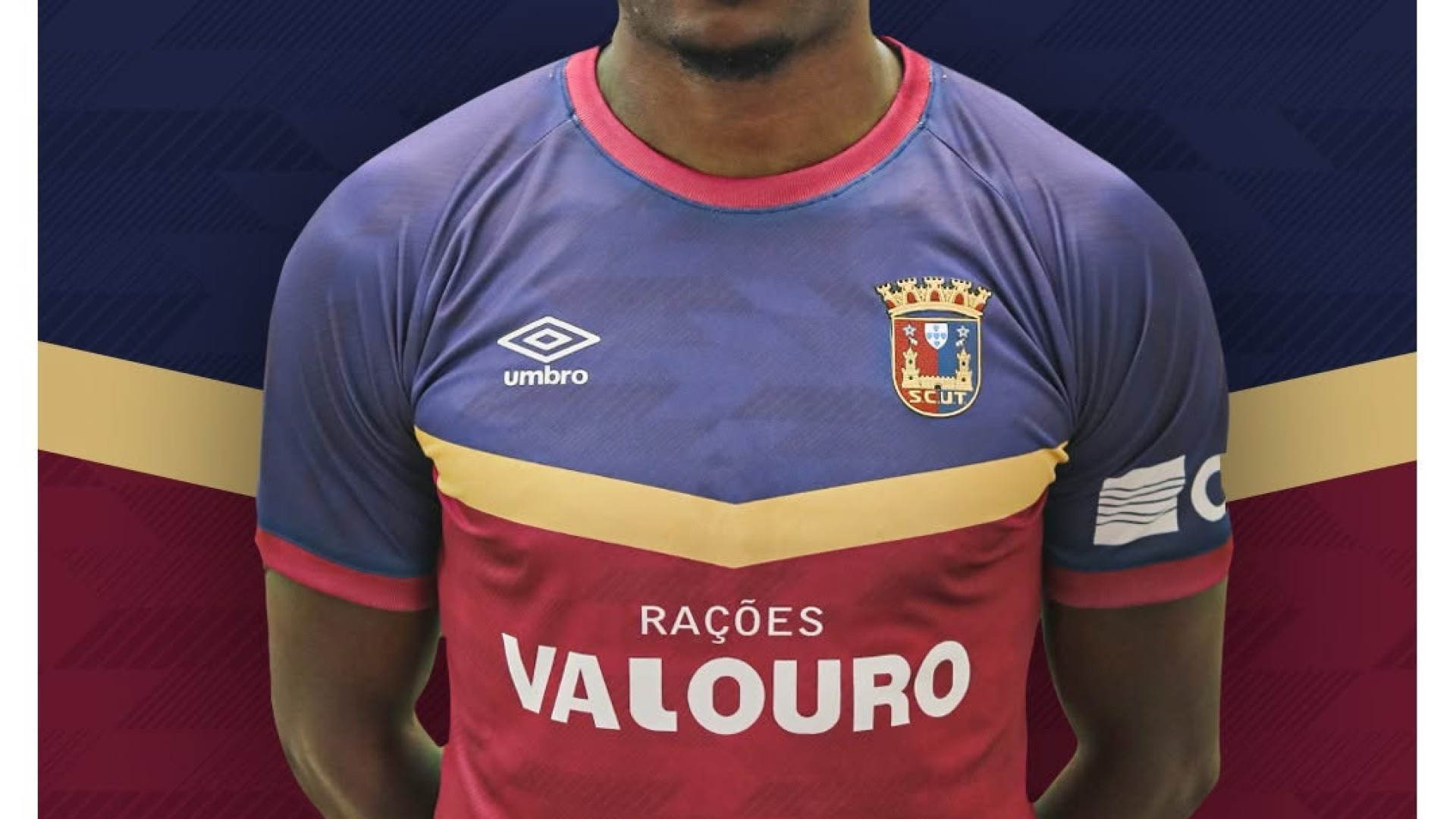 Oficial: Médio nigeriano Jack Ipalibo reforça o Torreense