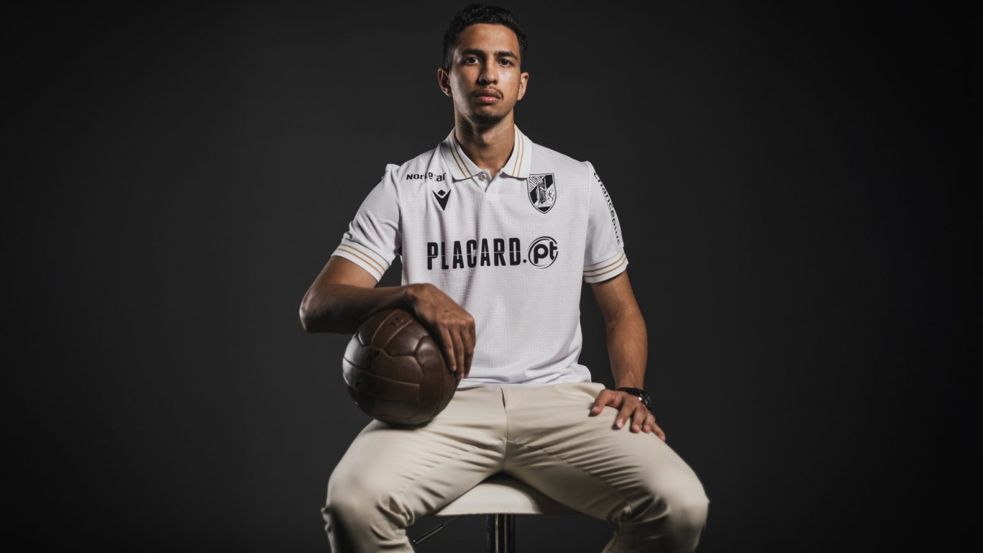 Paulo Vítor reforça Vitória SC por empréstimo do Akron Togliatti