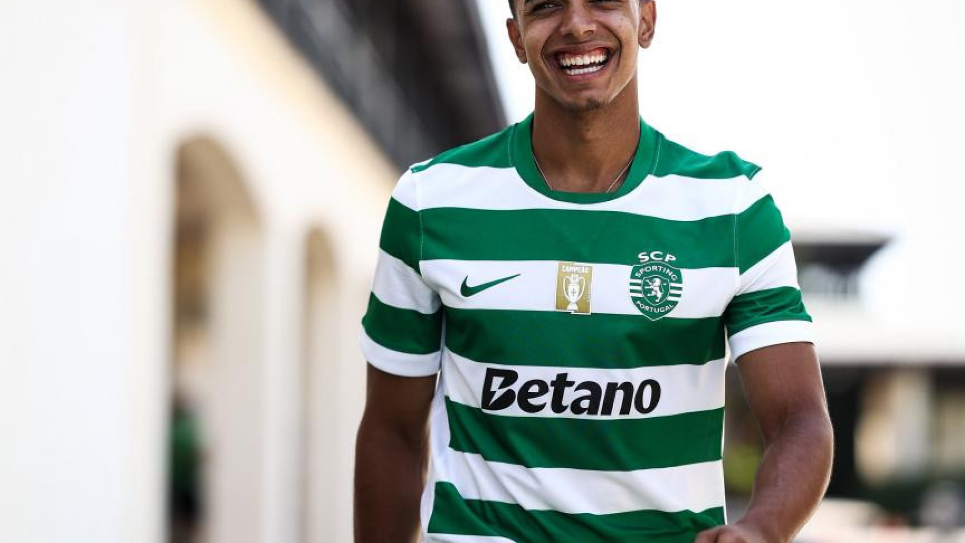 Oficial: Sporting ‘amarra’ João Simões até 2030 com cláusula astronómica
