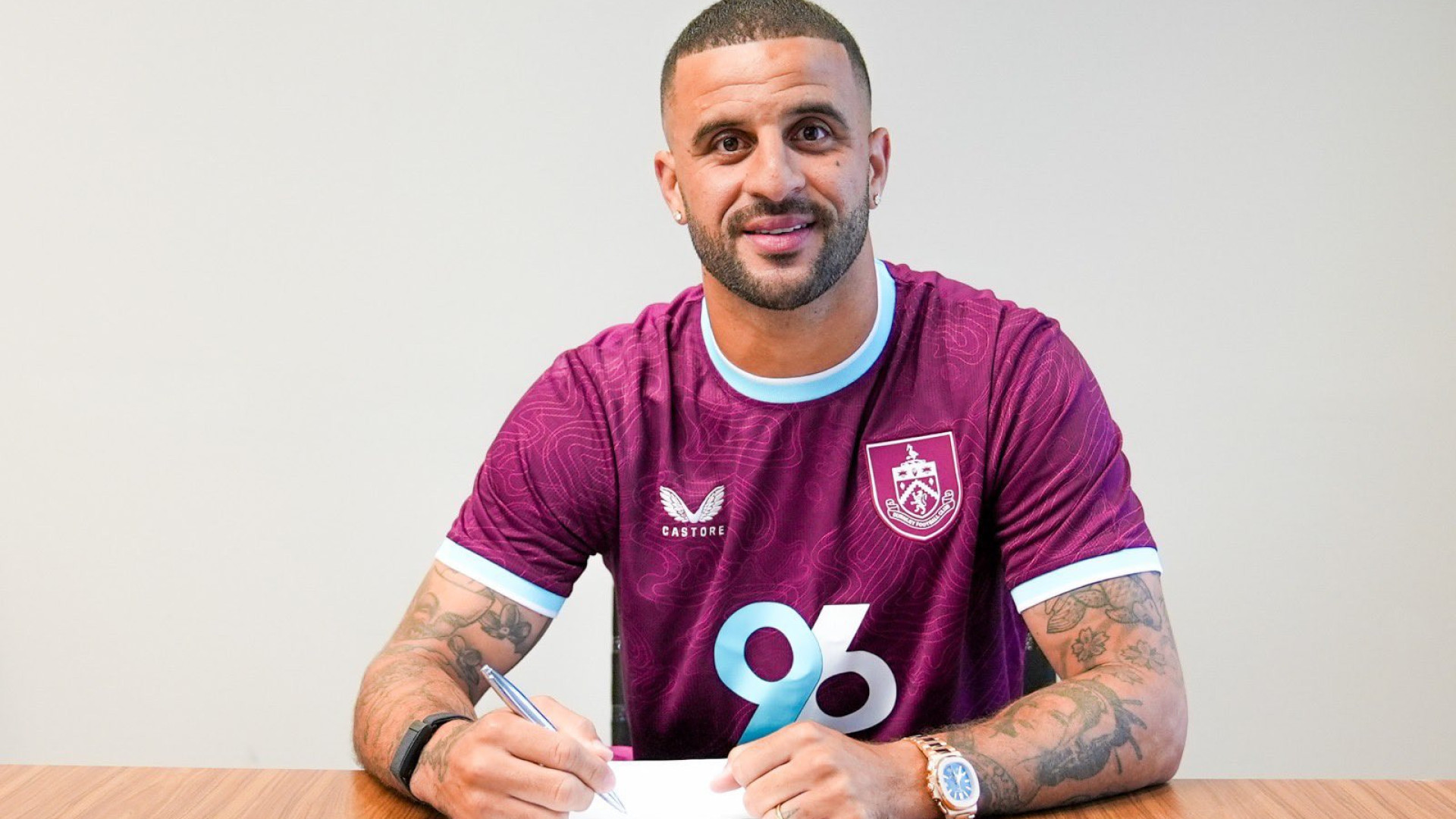 Oficial: Kyle Walker deixa o Manchester City e reforça o Burnley