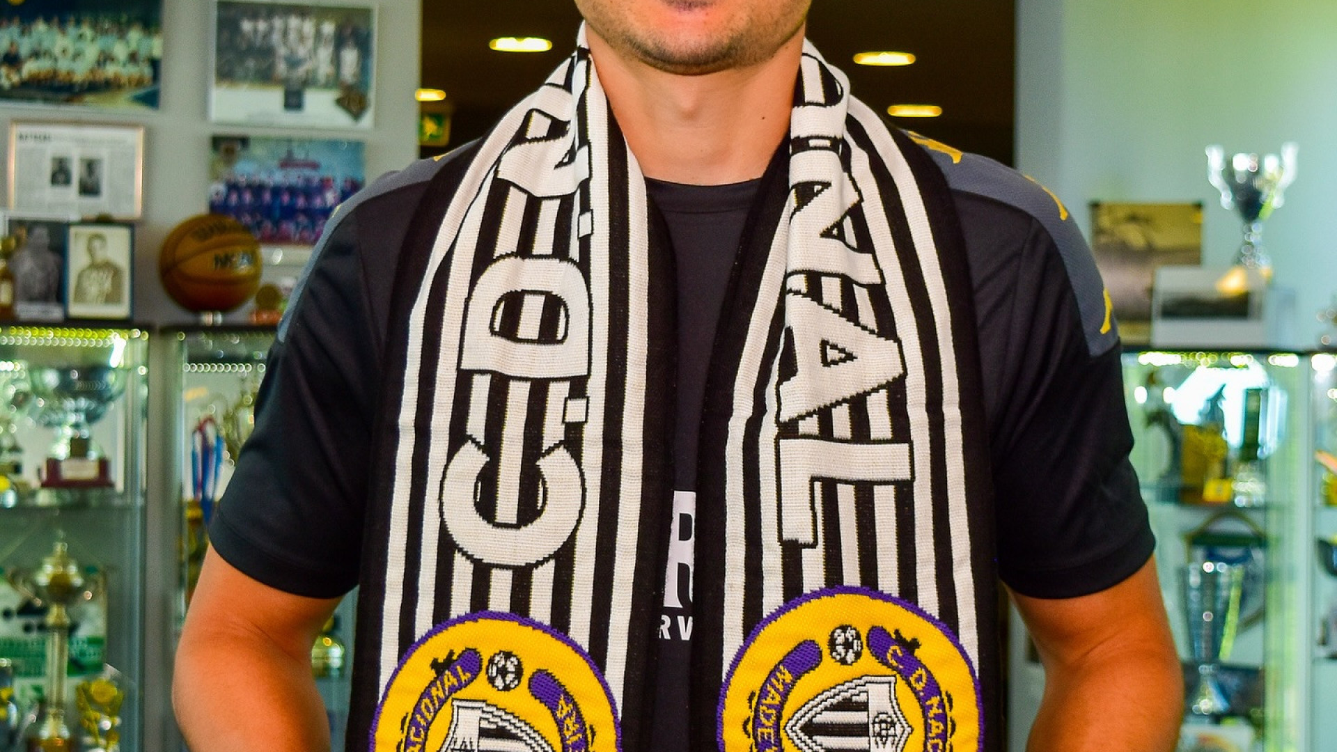 Oficial: Jesús Ramirez regressa ao Nacional após uma época no Vitória SC