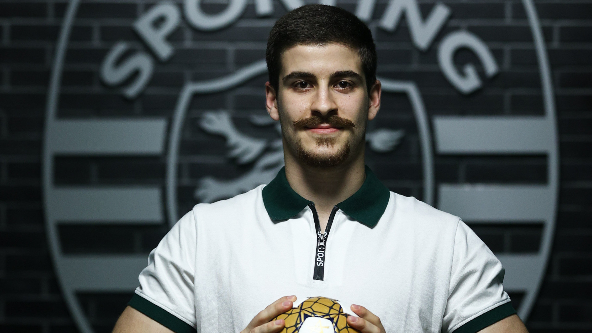 Oficial: Jovem internacional português deixa ABC e reforça Sporting