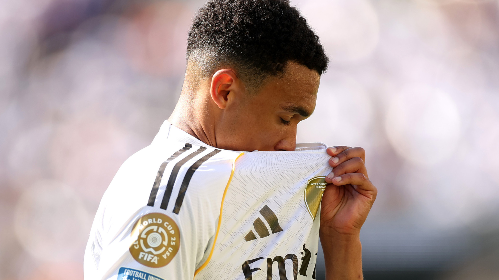 Alexander-Arnold “destroçado” com morte de Diogo Jota: “Era família”