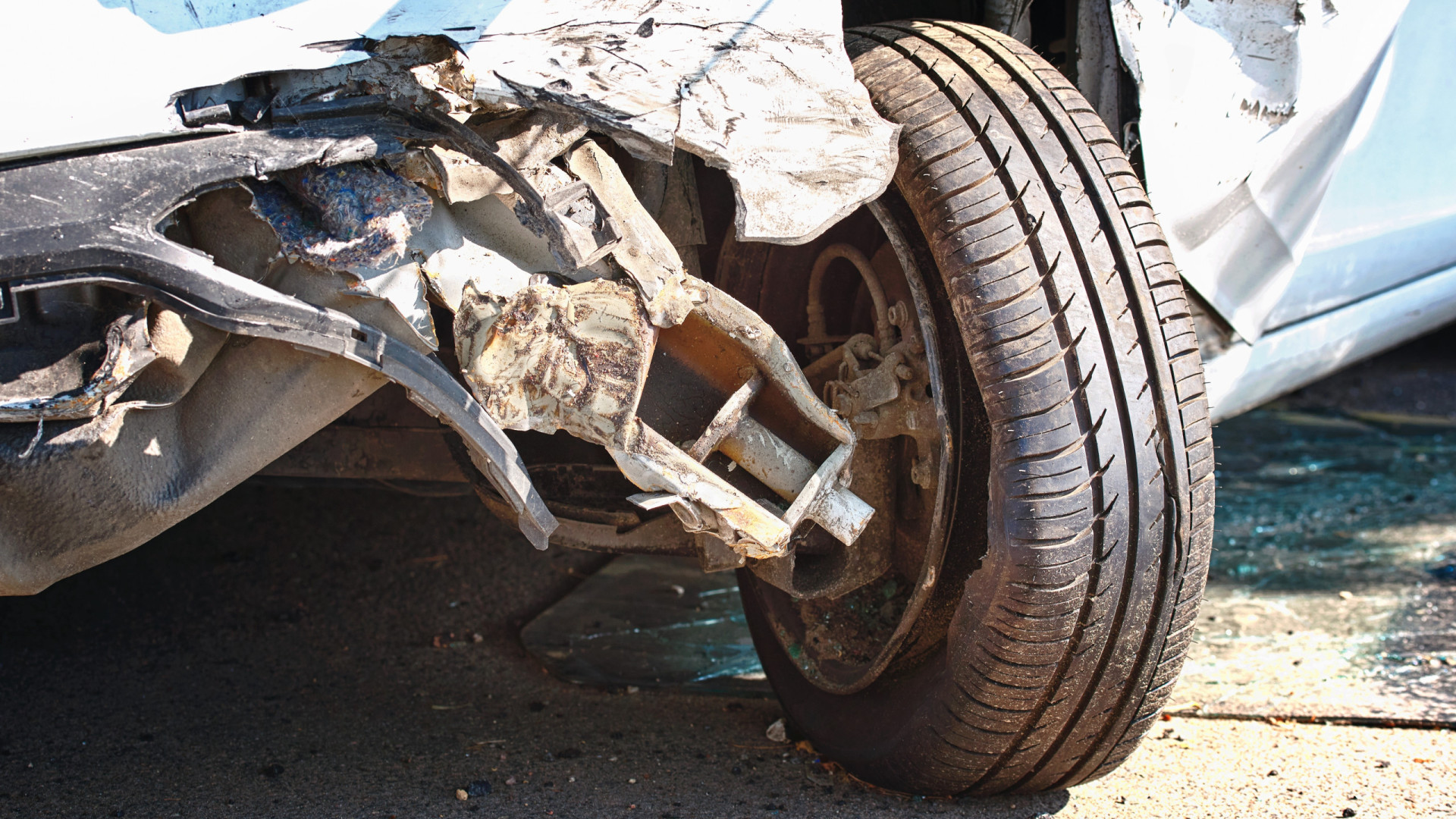 Violenta colisão entre três carros mata criança de 8 anos nos Açores
