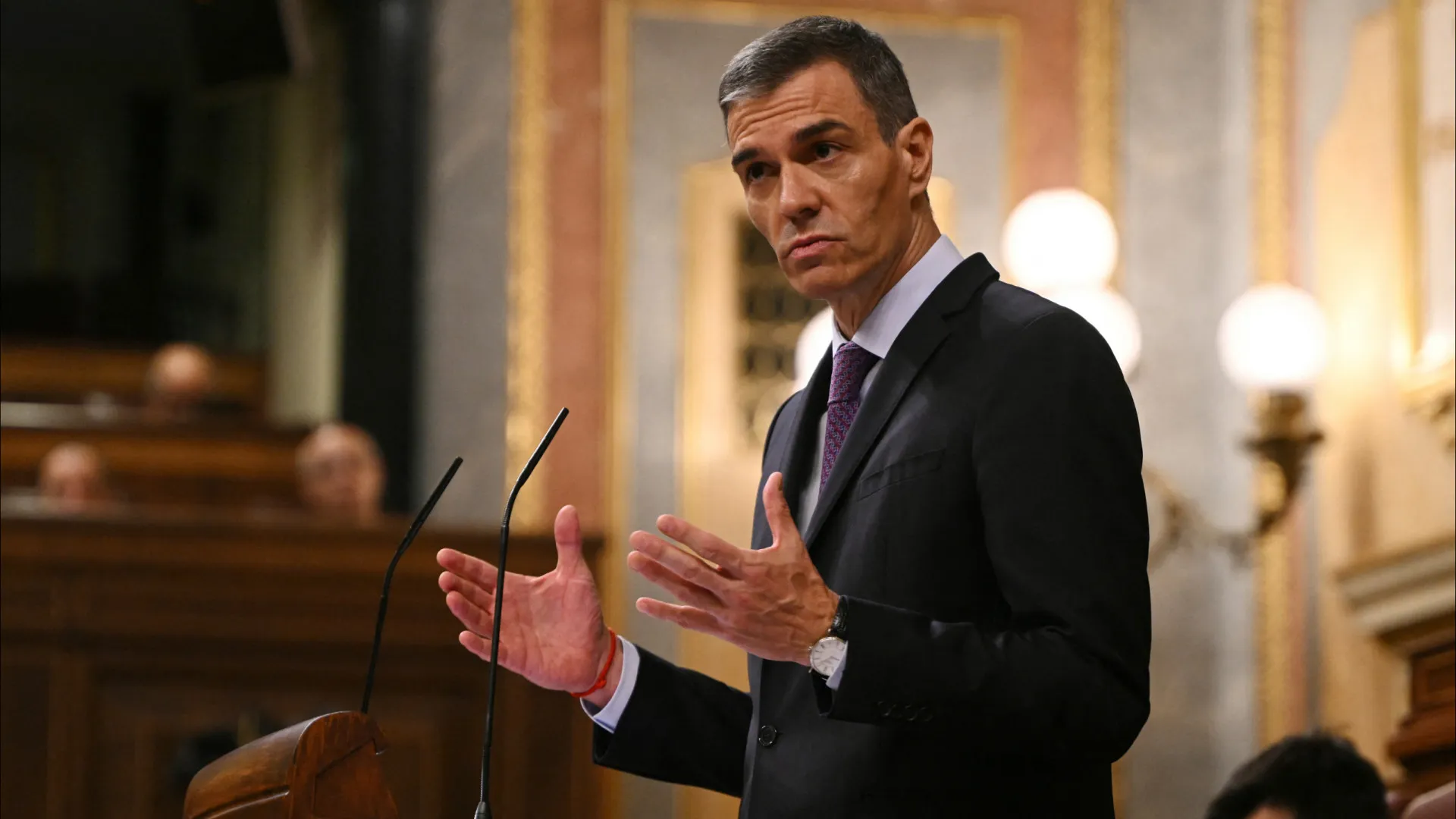 
                    Madrid critica EUA, Paris e Berlim pedem Governo legitimado pelo voto
                