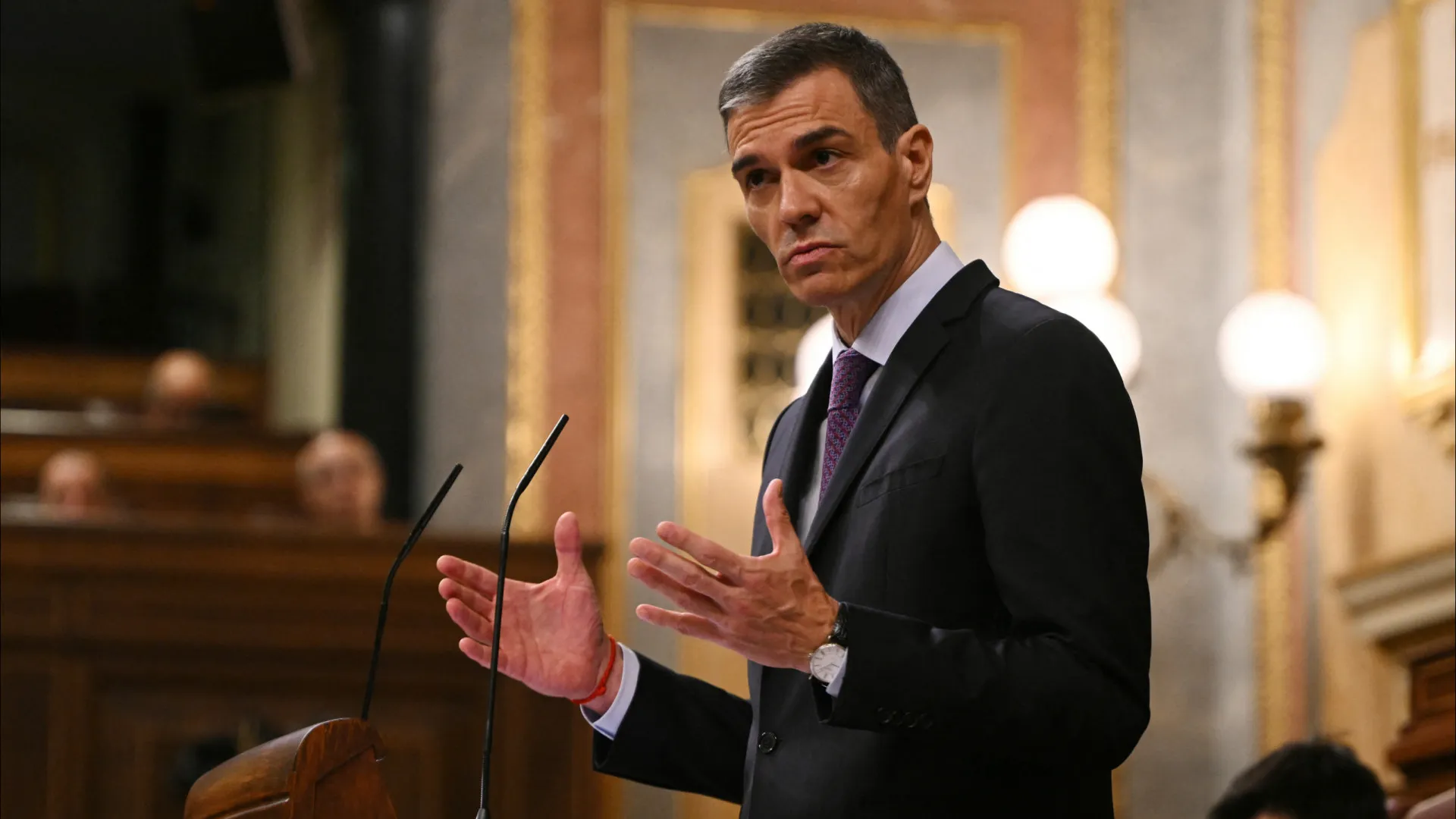 
                    Associações de juízes pedem a Sánchez para respeitar poder judicial
                