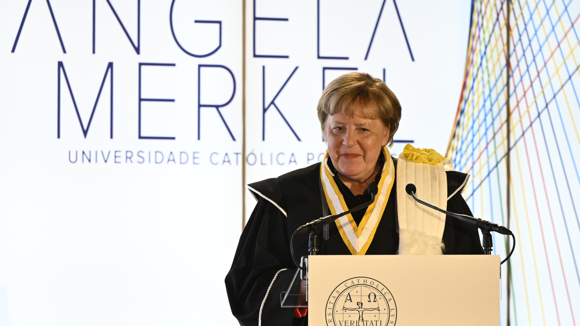 Países da UE devem trabalhar juntos contra ameaça à liberdade, diz Merkel