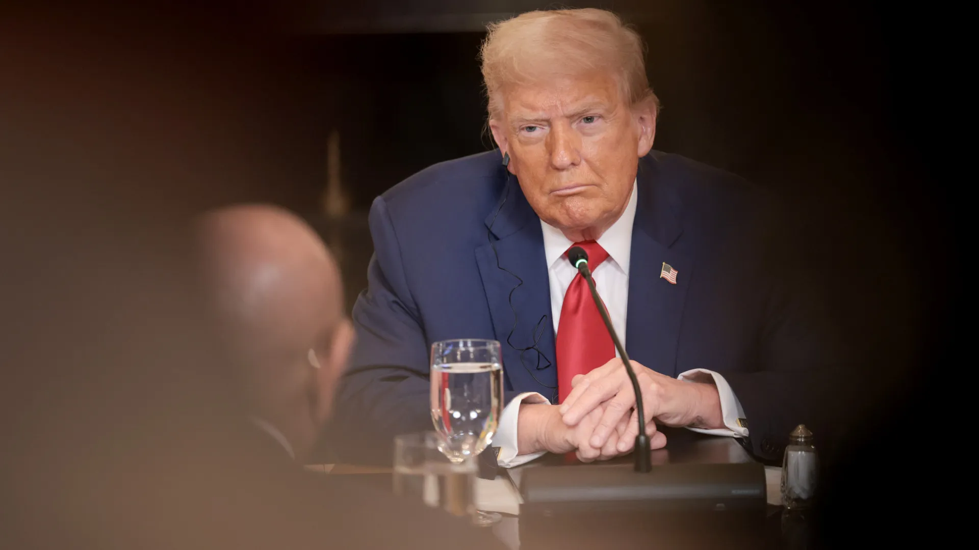 
                    Trump prepara ordem para endurecer requisitos do voto presencial nos EUA
                