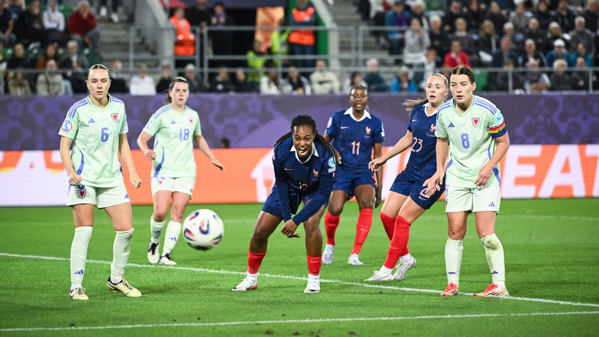 Dia de goleadas para França e Inglaterra no Europeu feminino