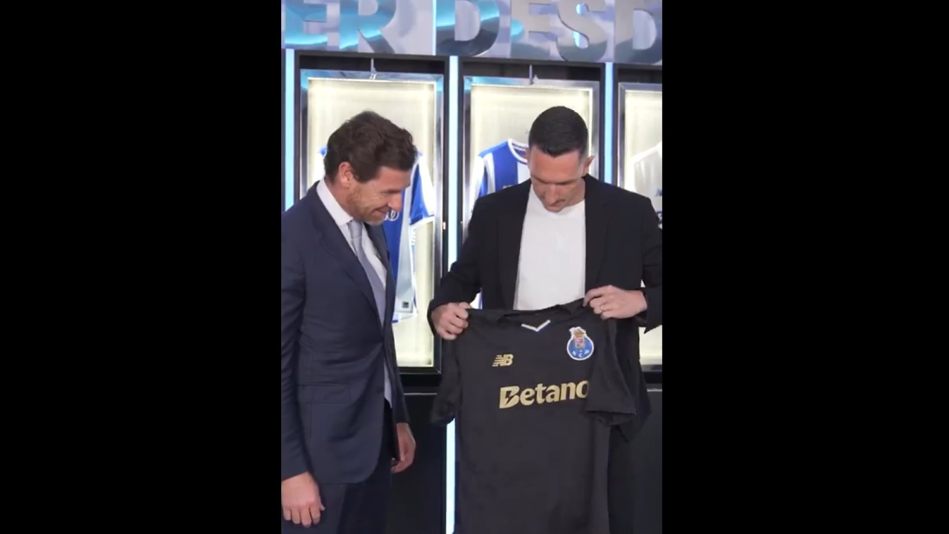 FC Porto mostra bastidores da chegada dos primeiros reforços de Farioli