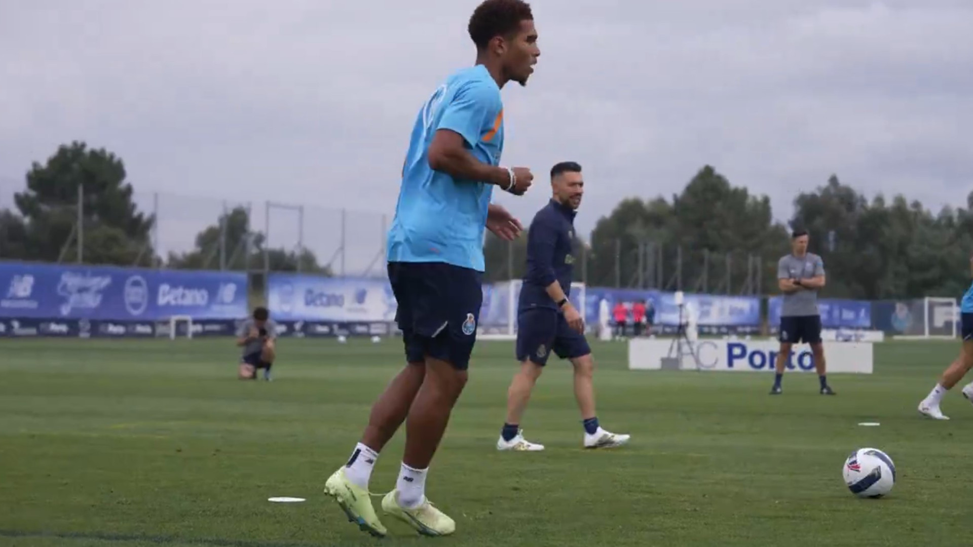 Intensidade e muita bola. Veja o primeiro treino de Farioli no FC Porto