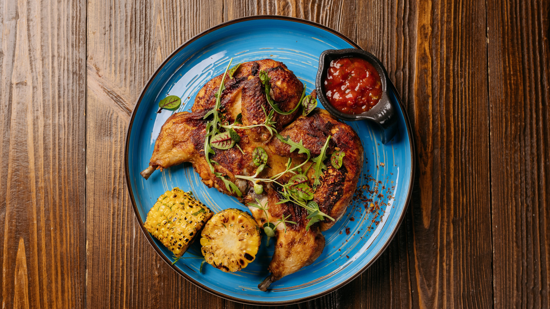 Na air fryer nunca falha! Experimente estas coxas de frango com barbecue