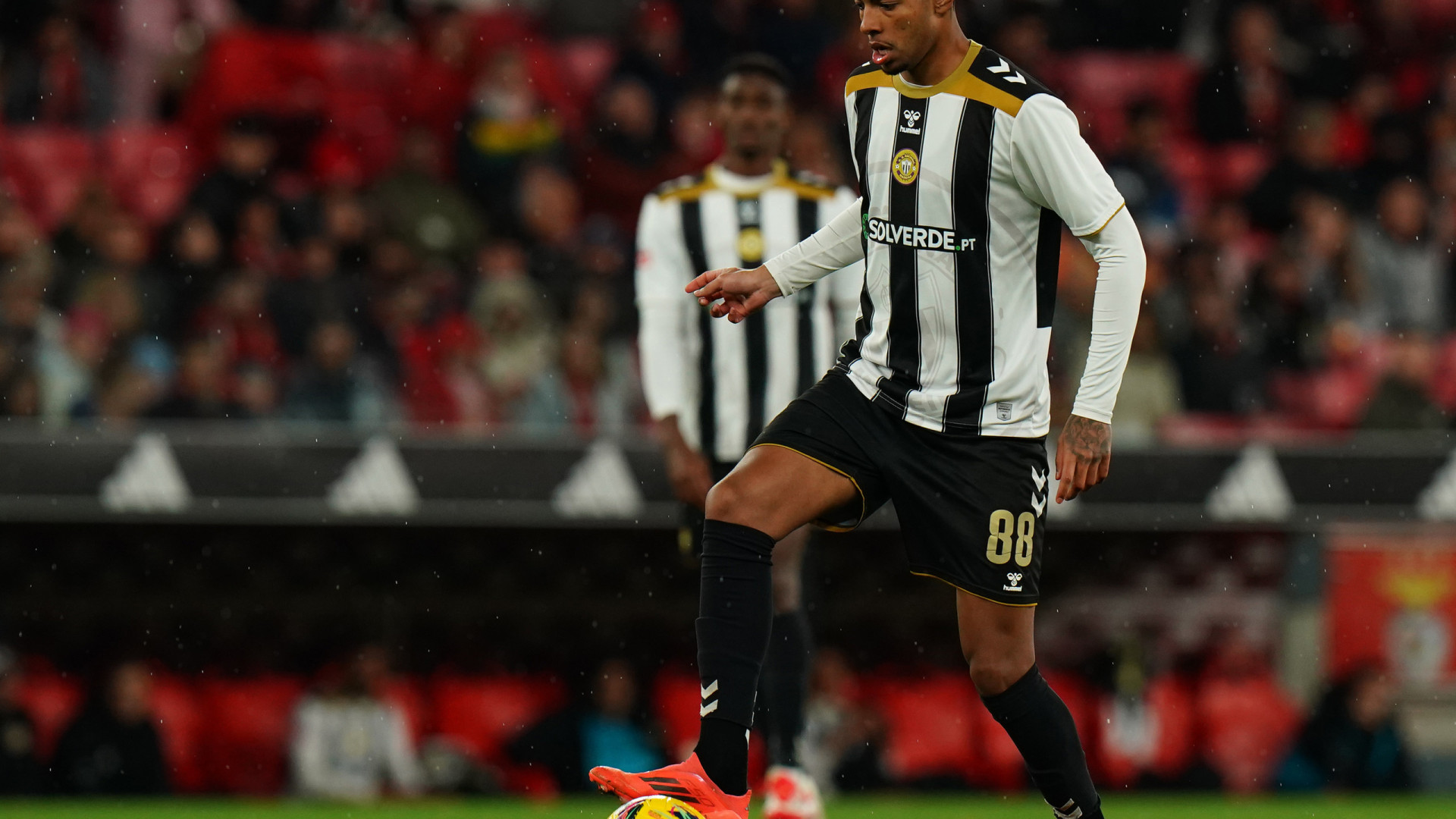 Oficial: Matheus Dias assina em definitivo pelo Nacional após empréstimo