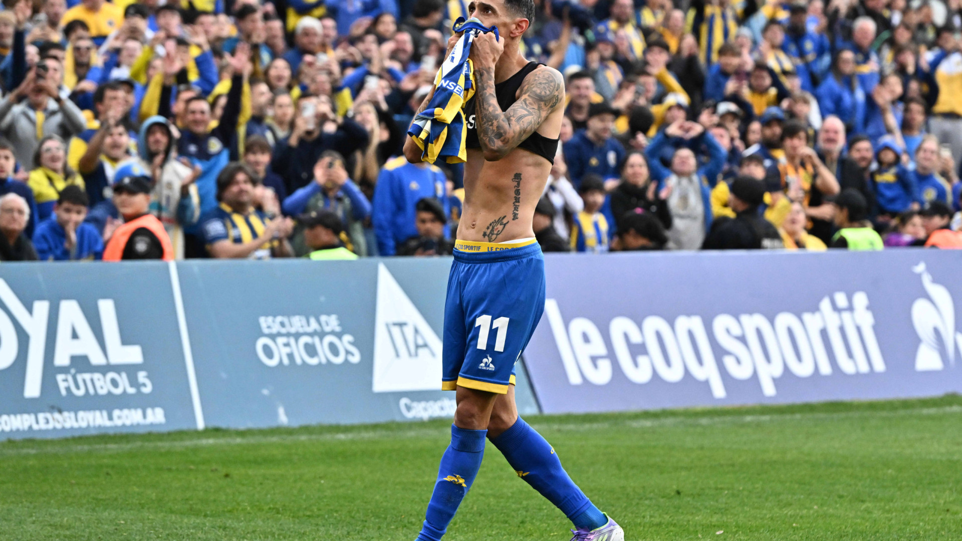 Estreia amarga. Di María marca, mas Rosario Central deixa-se empatar