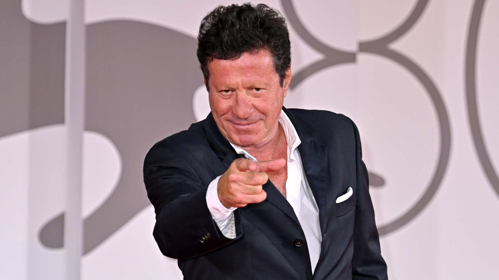 Joaquim de Almeida chegou a ter 4 trabalhos para conseguir sustentar-se