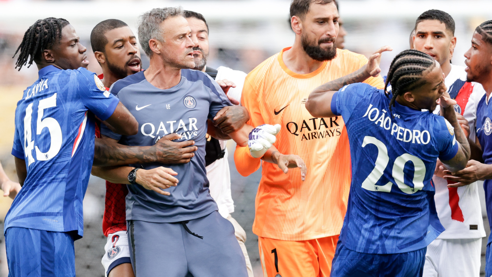 Luis Enrique nega agressão a João Pedro: “Houve uma série de empurrões”