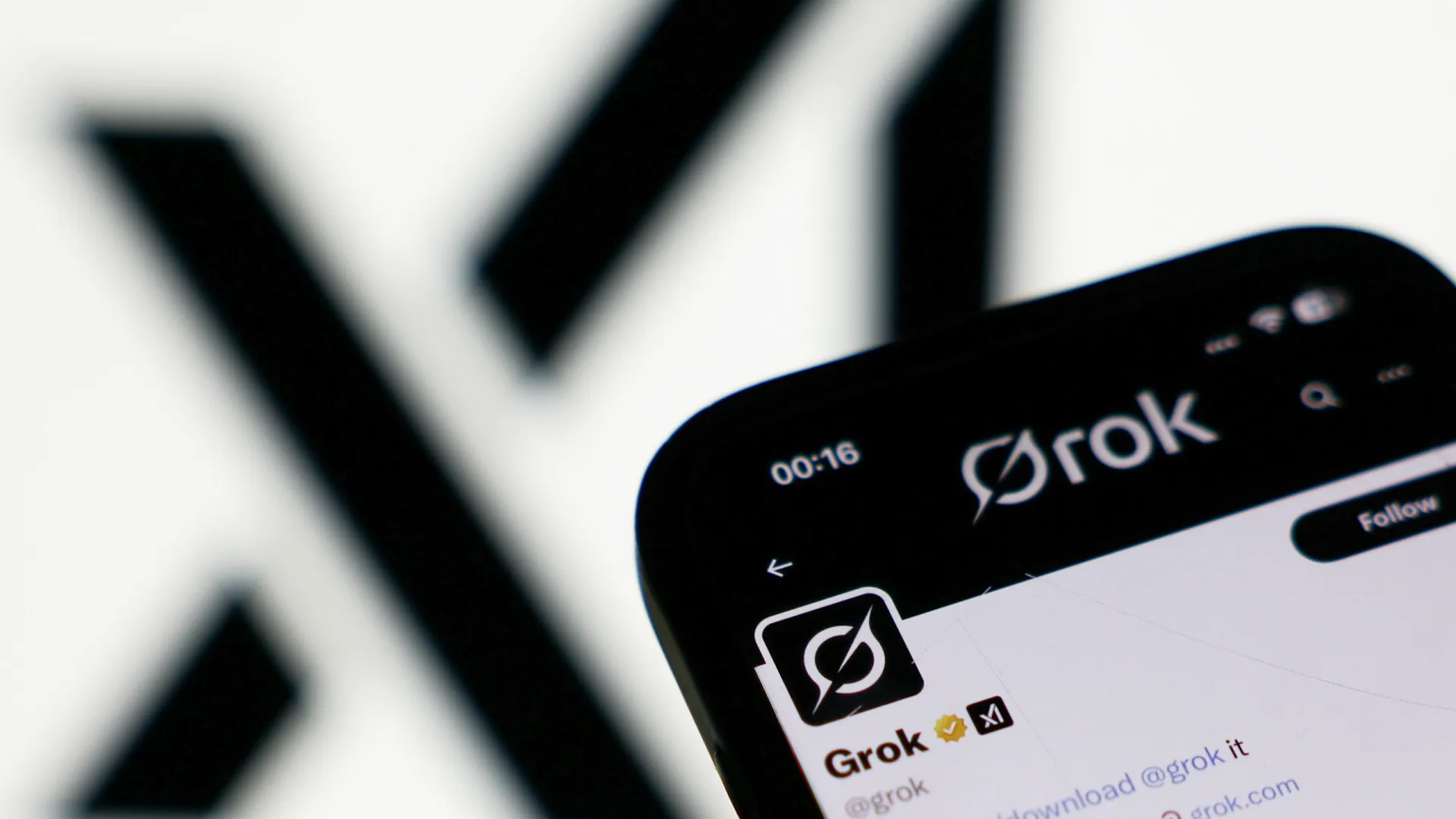 
                    Califórnia investiga ferramenta de IA Grok por sexualizar menores
                