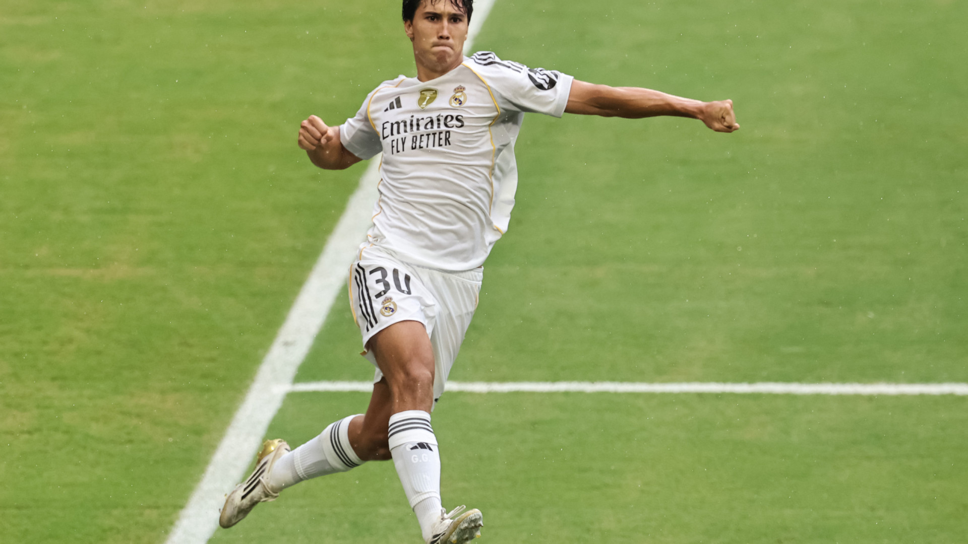 Oficial: Gonzalo García brilhou no Mundial e renova com o Real Madrid