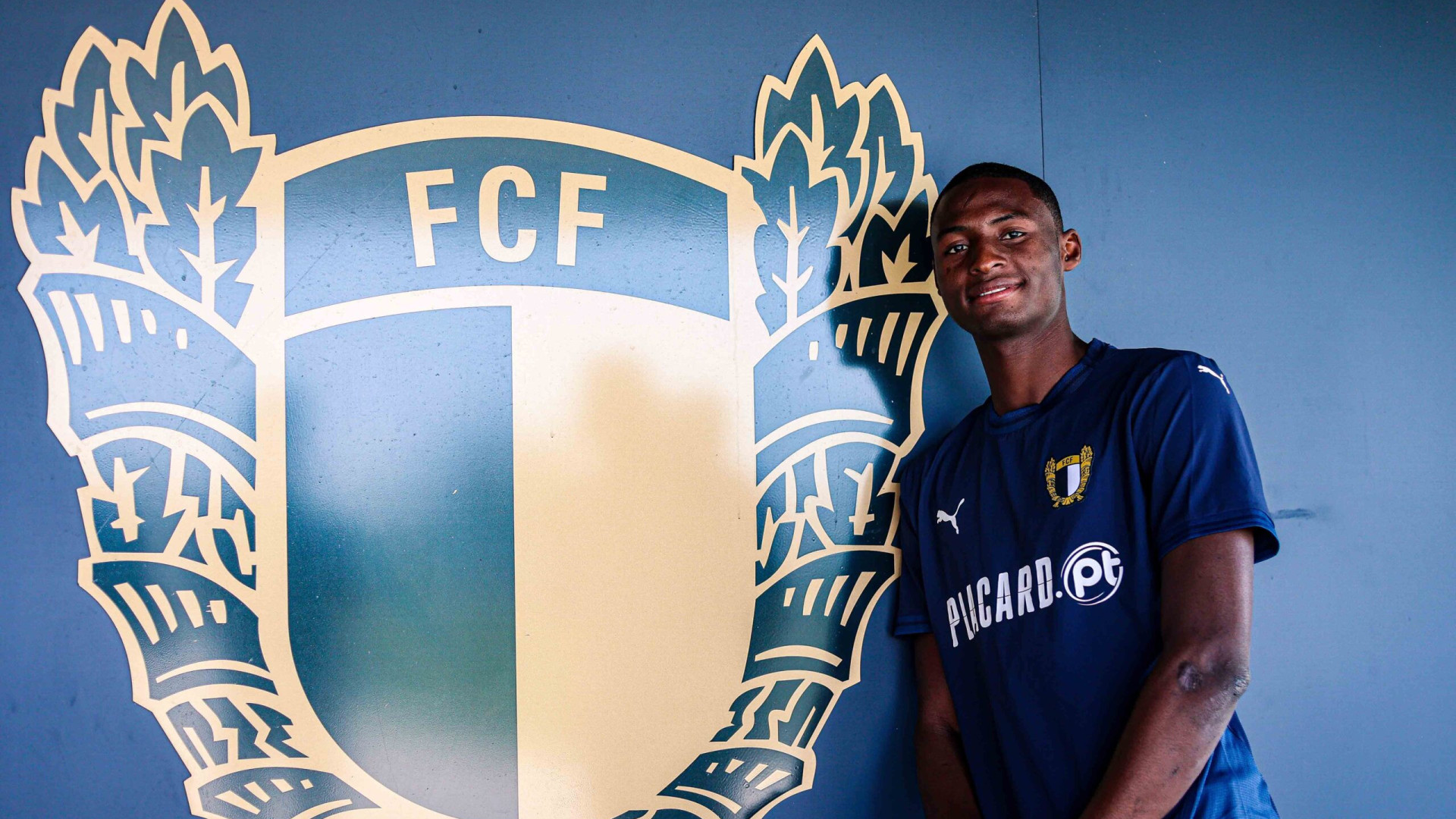 Oficial: Umar Abubakar assina por cinco épocas com o Famalicão