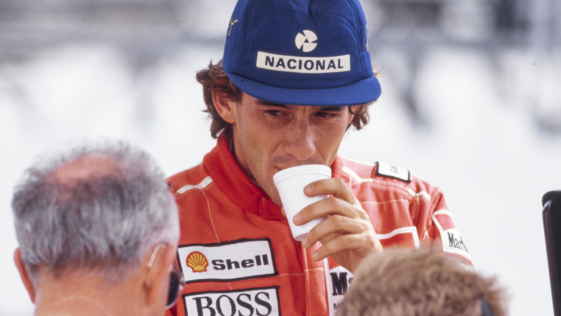 Porsche 911 que Senna conduziu e assinou pode ser seu. Saiba como