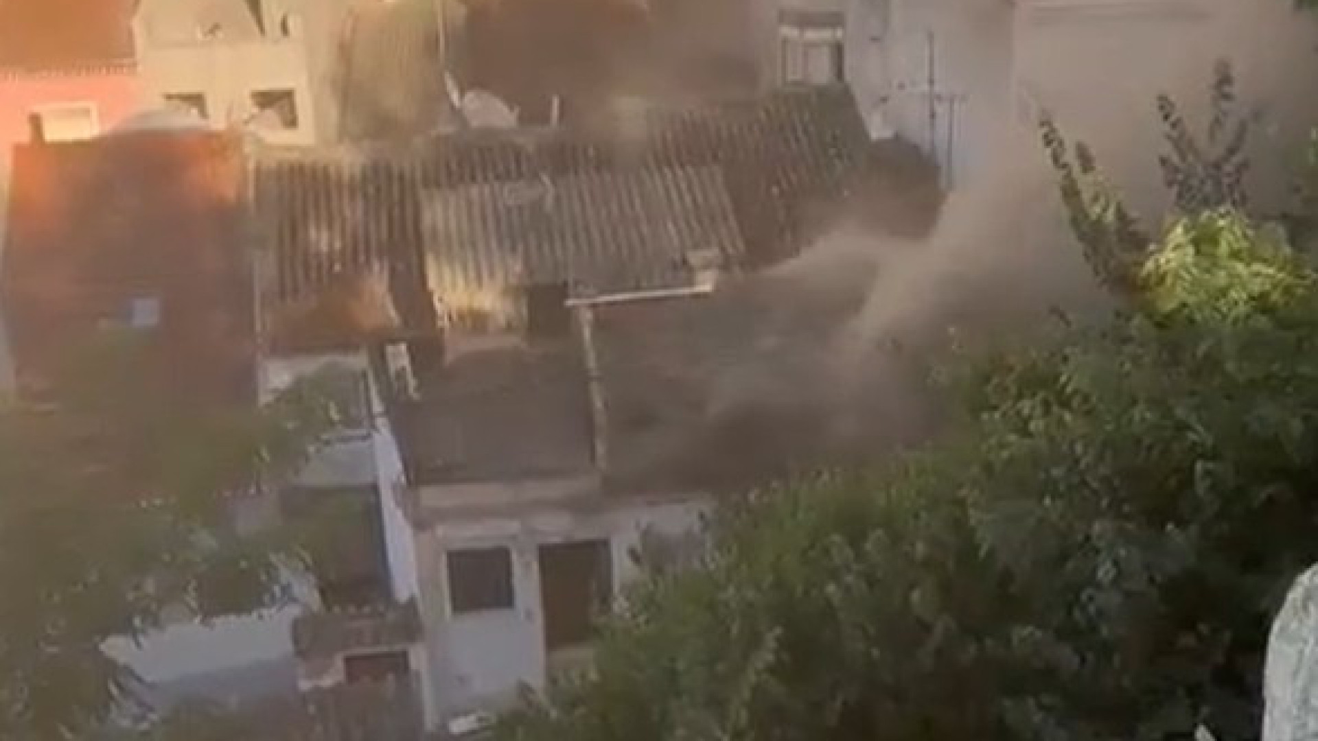Um desalojado após incêndio habitacional em Alhandra. Fogo já extinto