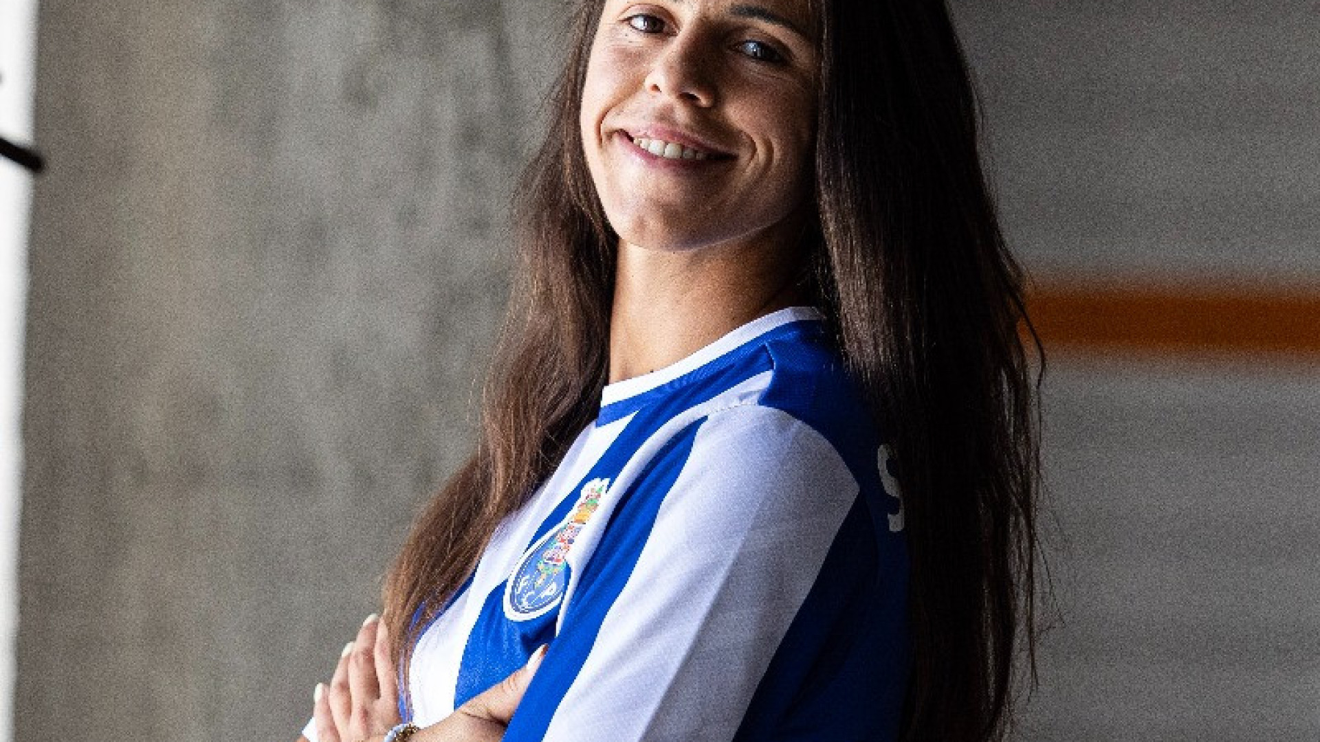 Oficial: Cristina Ferreira vai continuar no FC Porto e deixa promessa