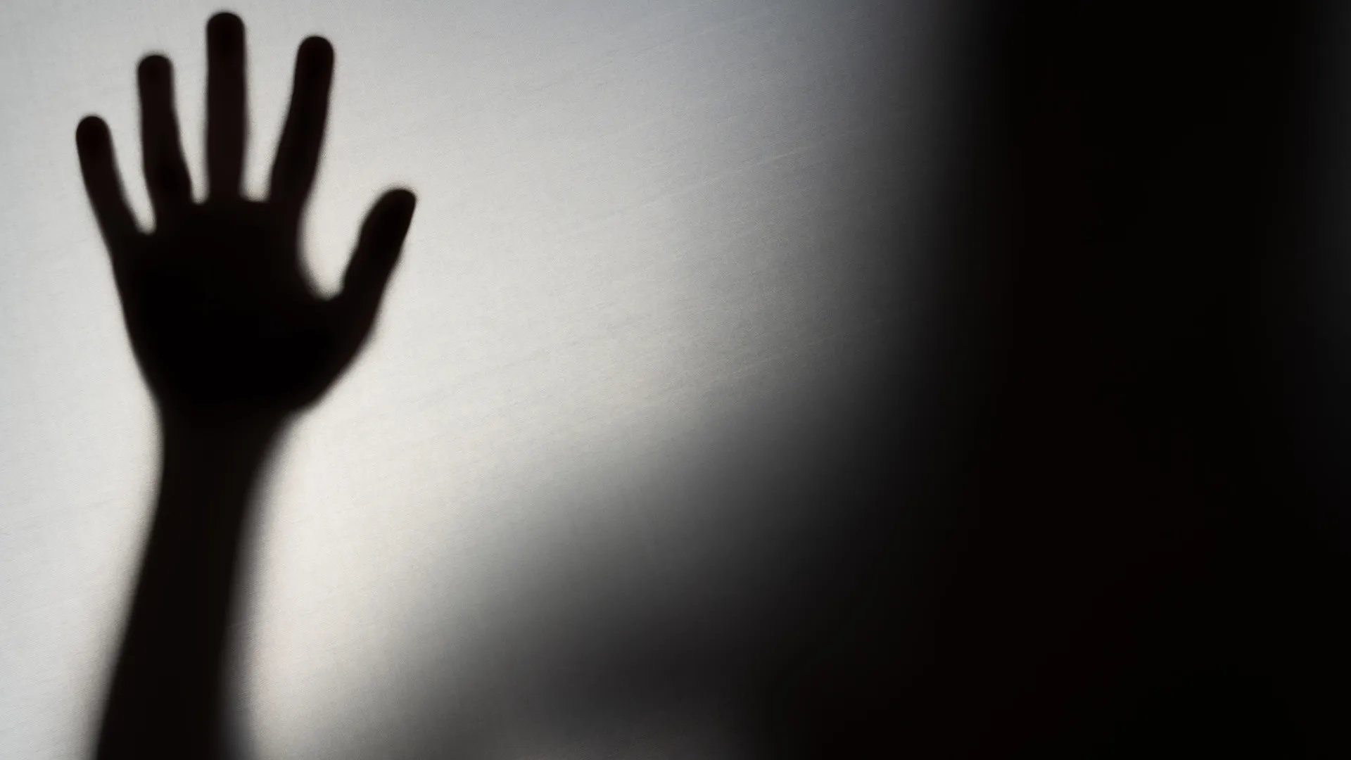 
                    UE insta 27 a apertar regras para combater violência online
                