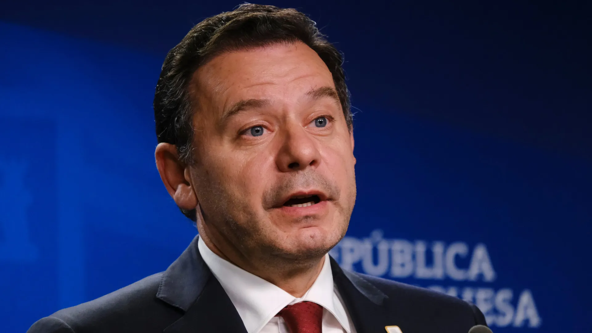 
                    Montenegro diz que fluxos entre Portugal e Angola estão 