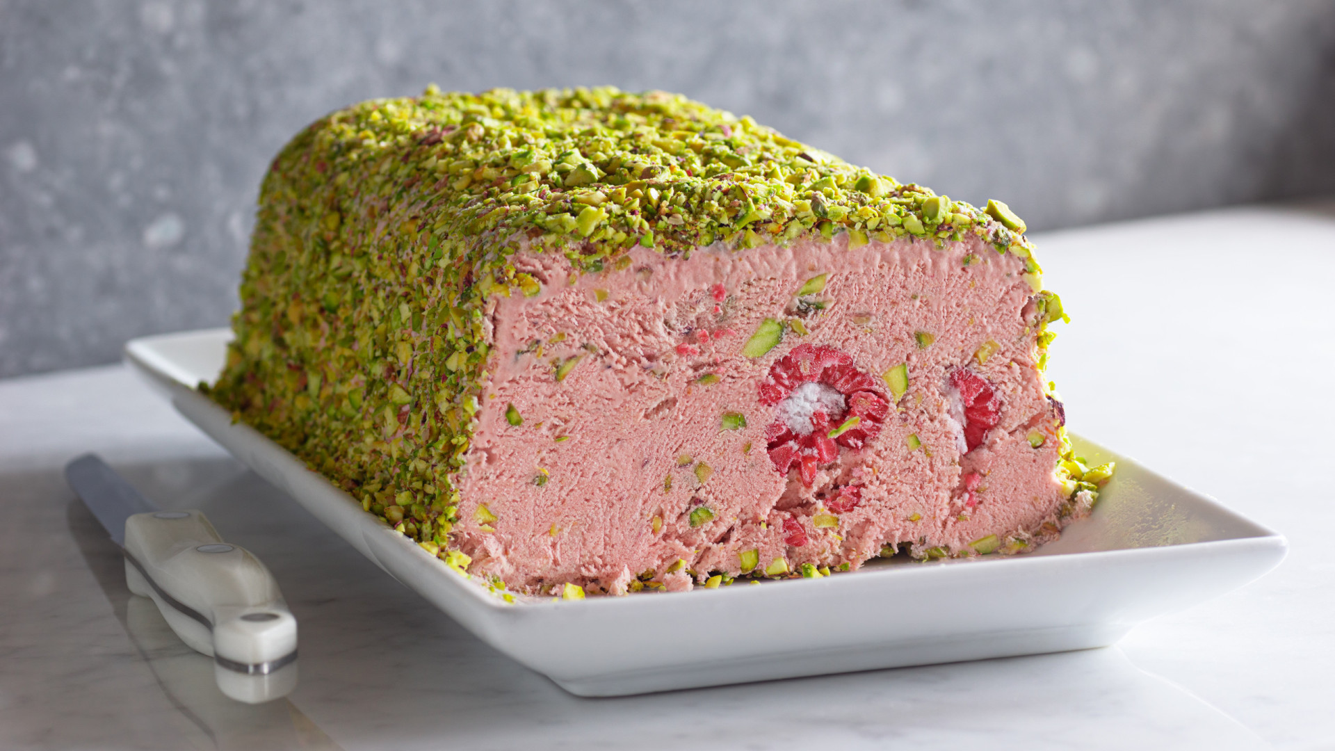 Receita de parfait de framboesa e pistacho. Alguém falou em sobremesa?