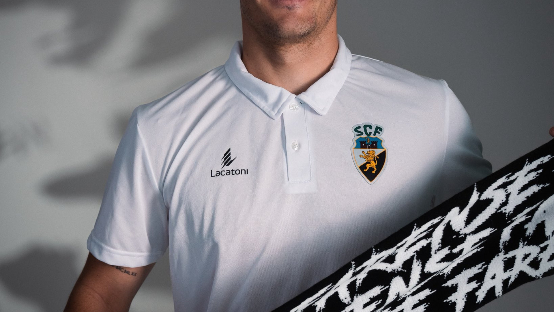 Oficial: Toni Herrero assina até 2027 pelo Farense