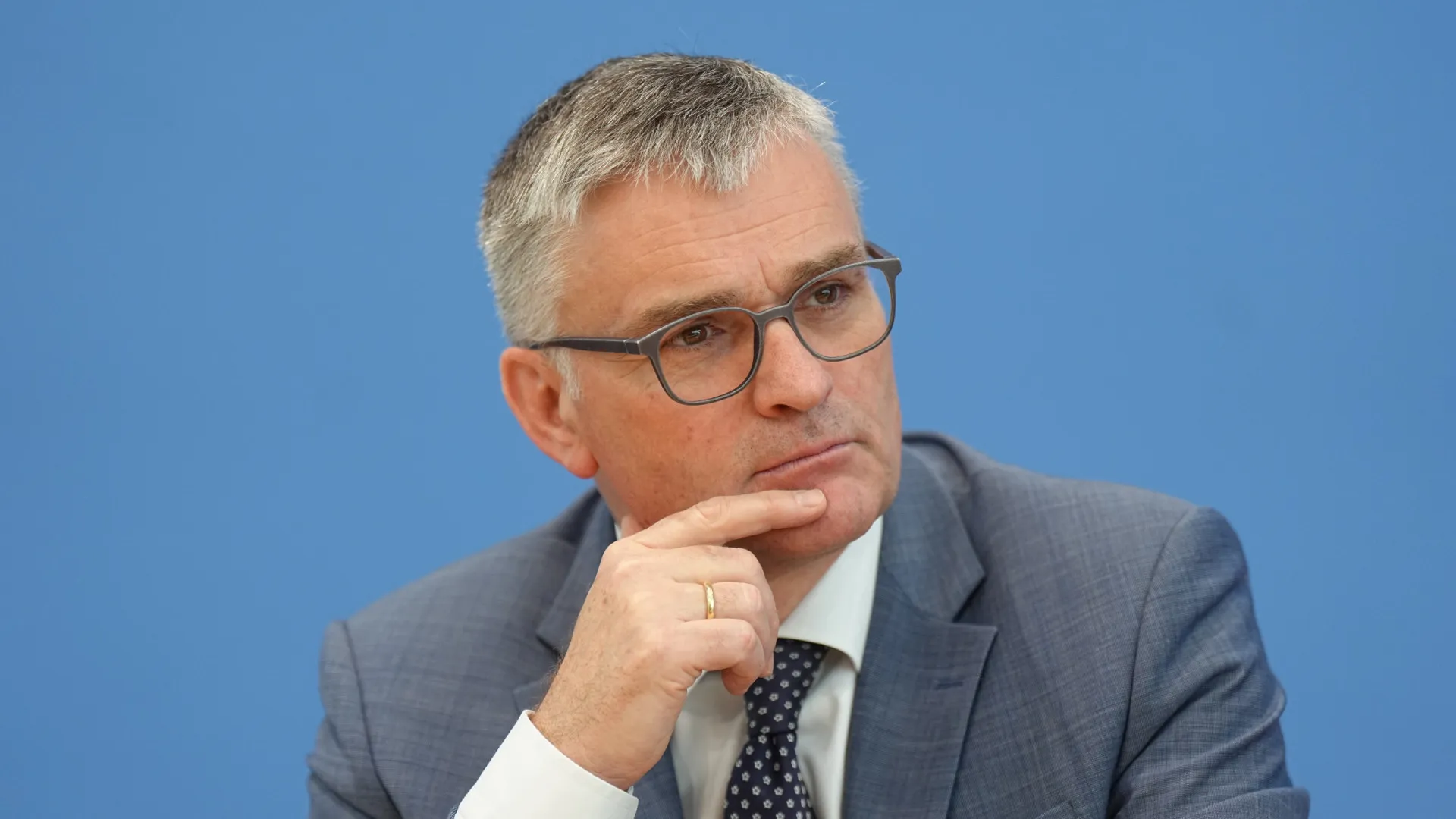 
                    Alemanha destaca importância da estabilidade após demissão do PM francês
                