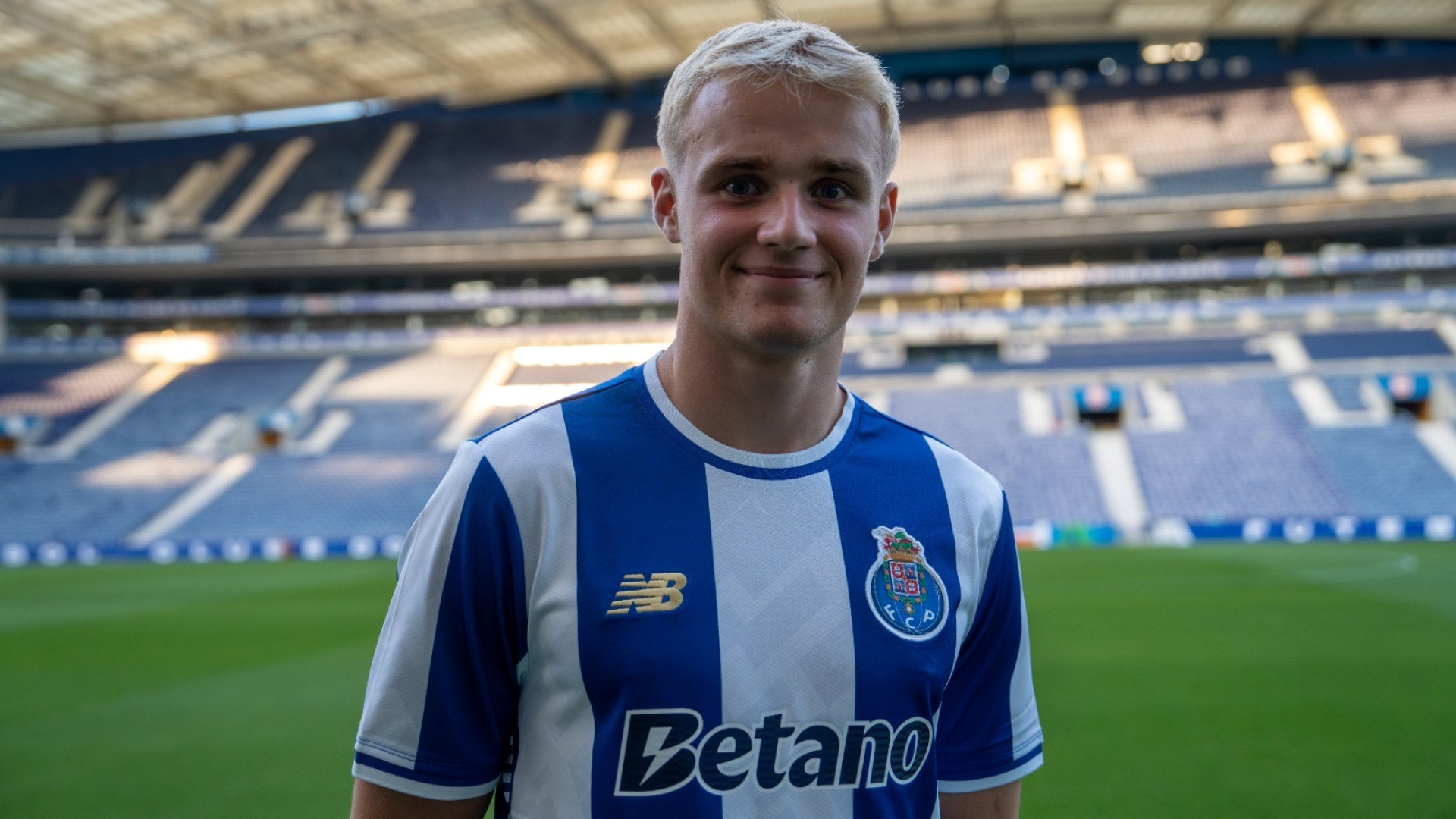 Oficial: Victor Froholdt é reforço do FC Porto até 2030