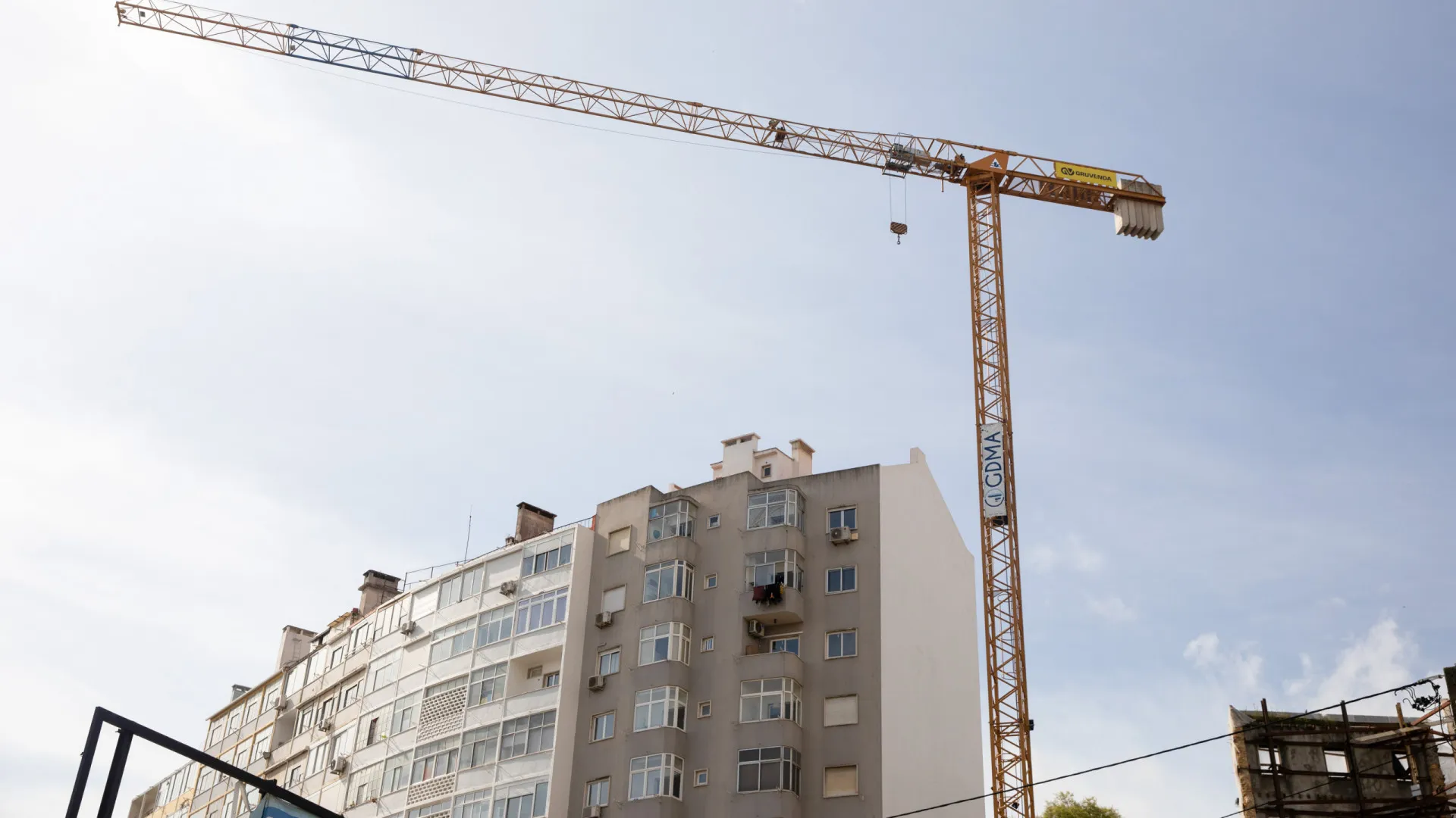 Crise na habitação: Faltam 200 mil casas e construtores sem mão-de-obra