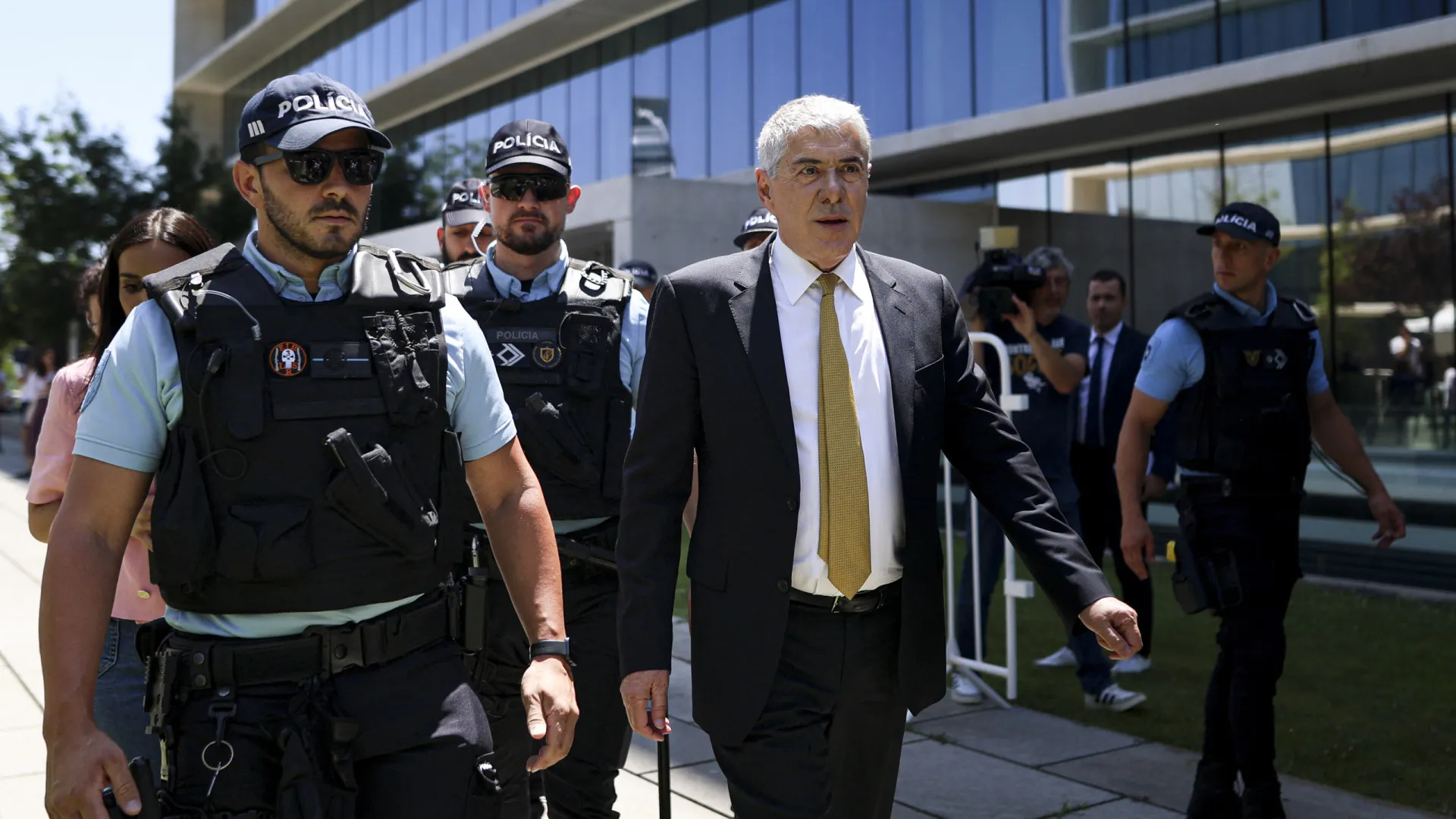 Marquês: Julgamento suspenso após Sócrates dispensar advogado oficioso