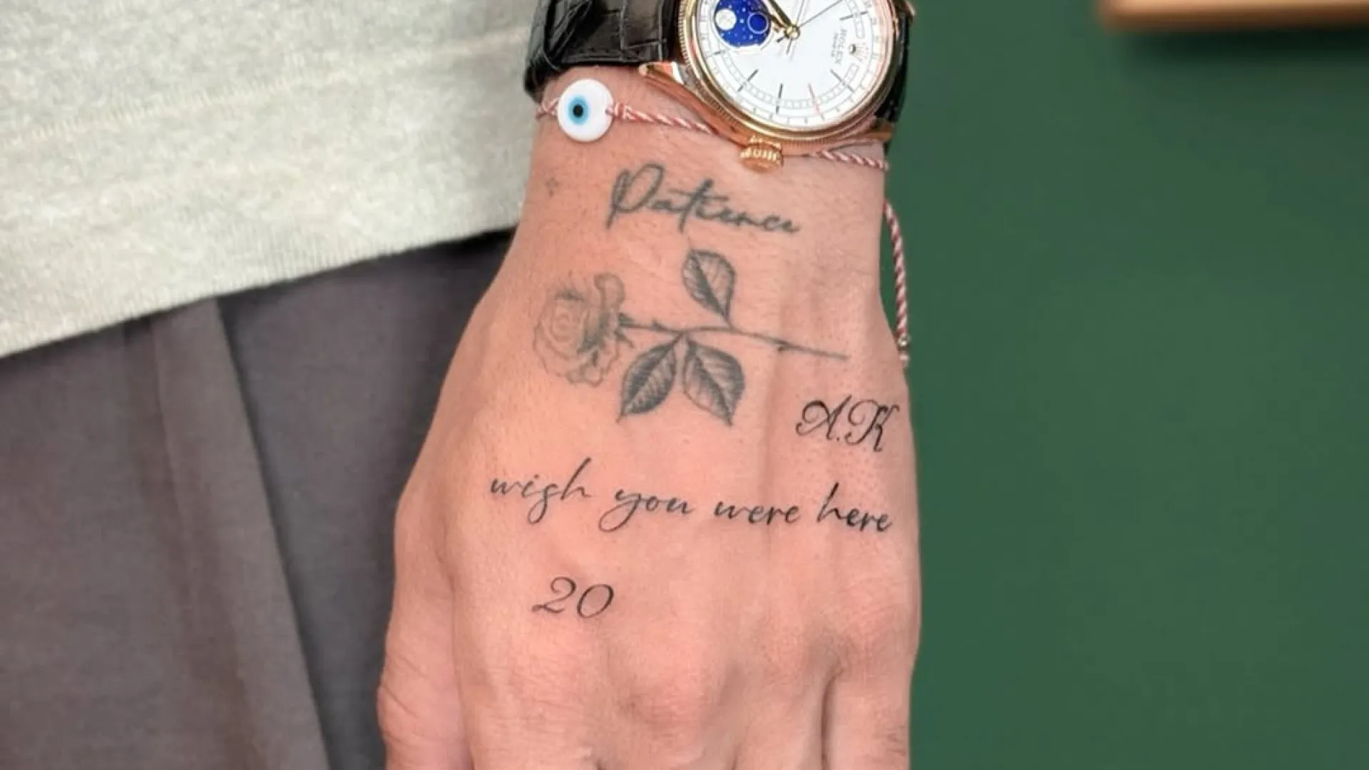Jogador do Liverpool faz tatuagem de homenagem a Diogo Jota